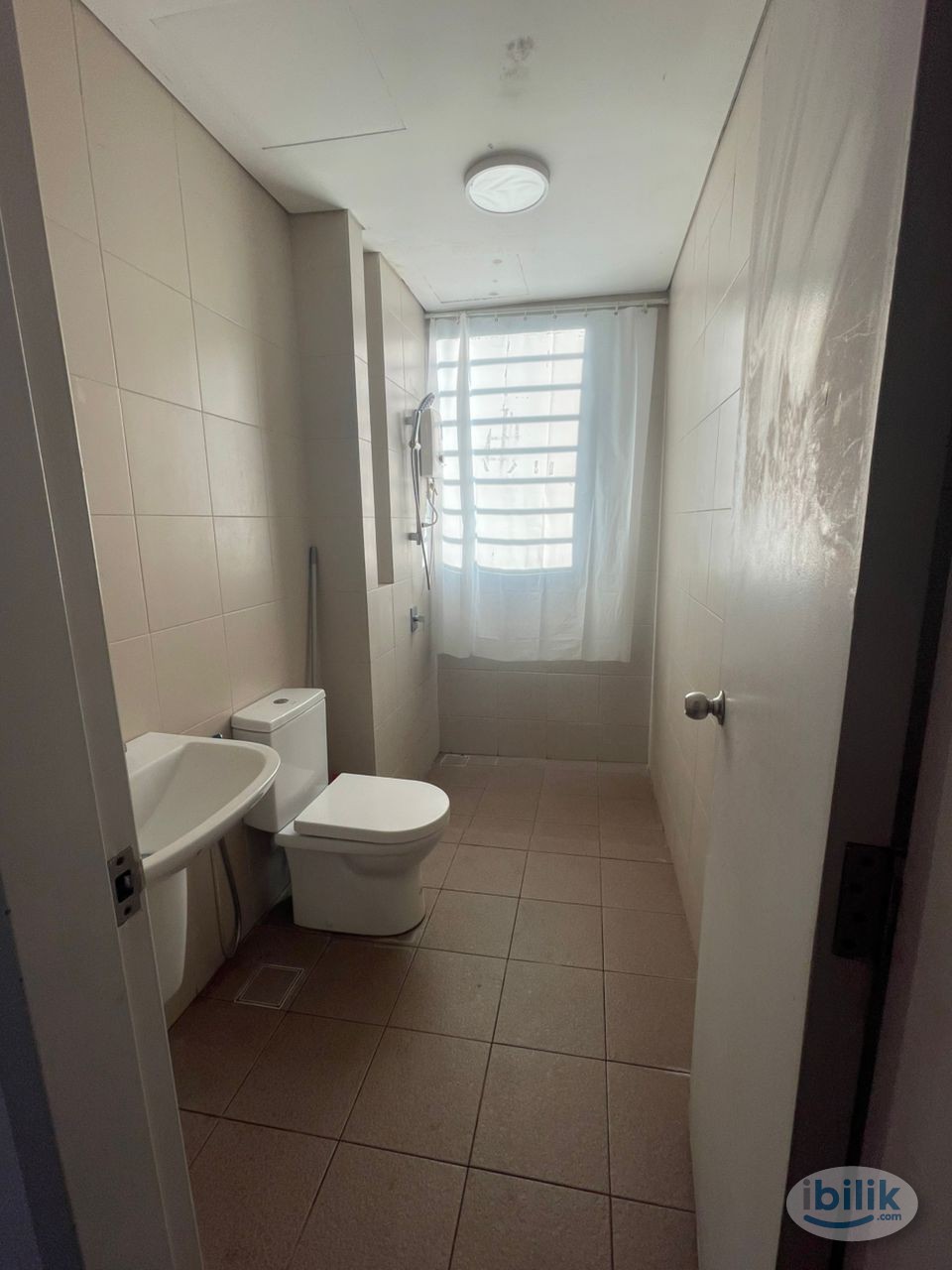 5 mins walk to I-City Mall |  Master Room with attached bathroom - Image 1