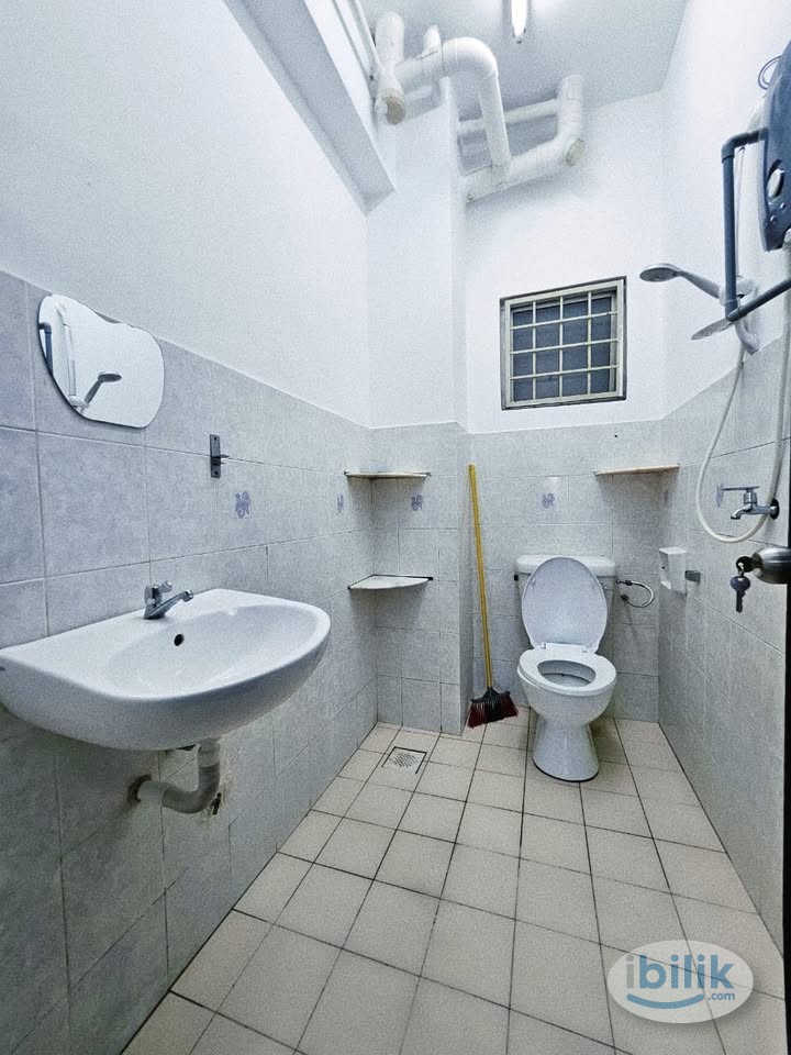 "Zero Deposit" Middle Room at Ridzuan Condominium - Image 1