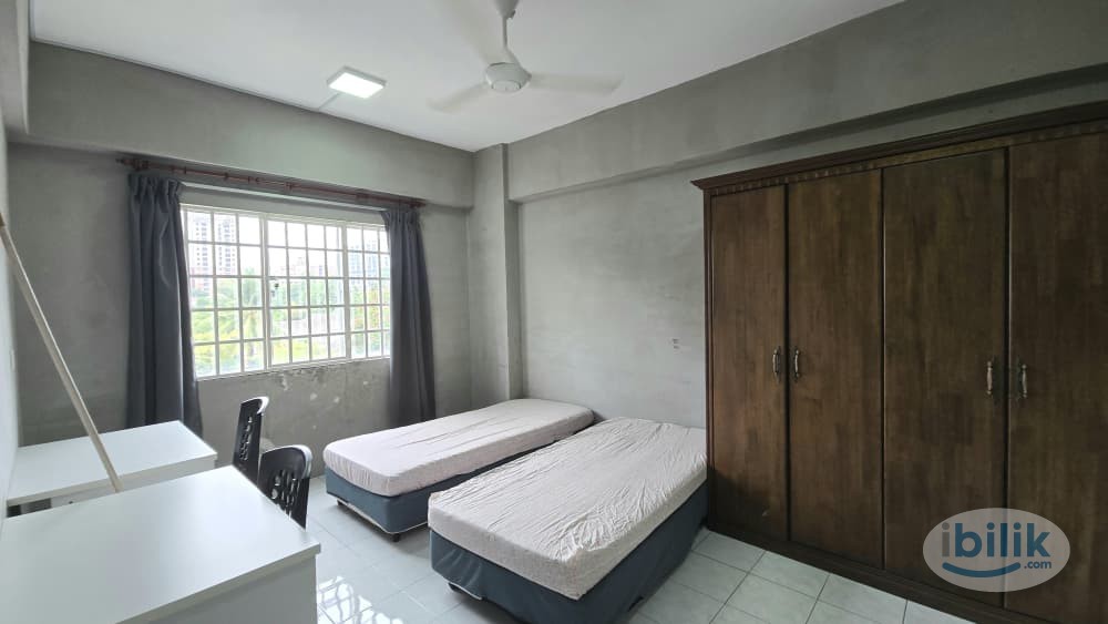 Middle Room at Bandar Sungai Long, Kajang - Image 1