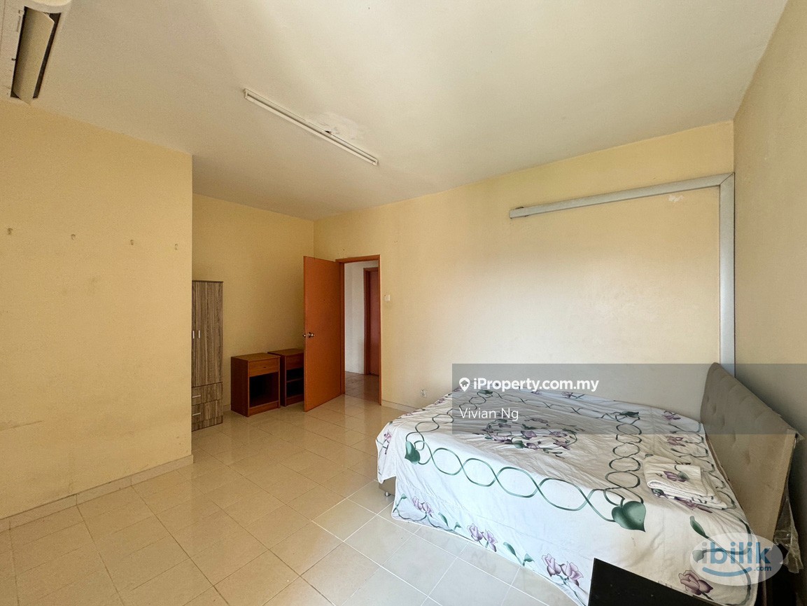 Middle Room at Menara Jaya, Petaling Jaya - Image 2