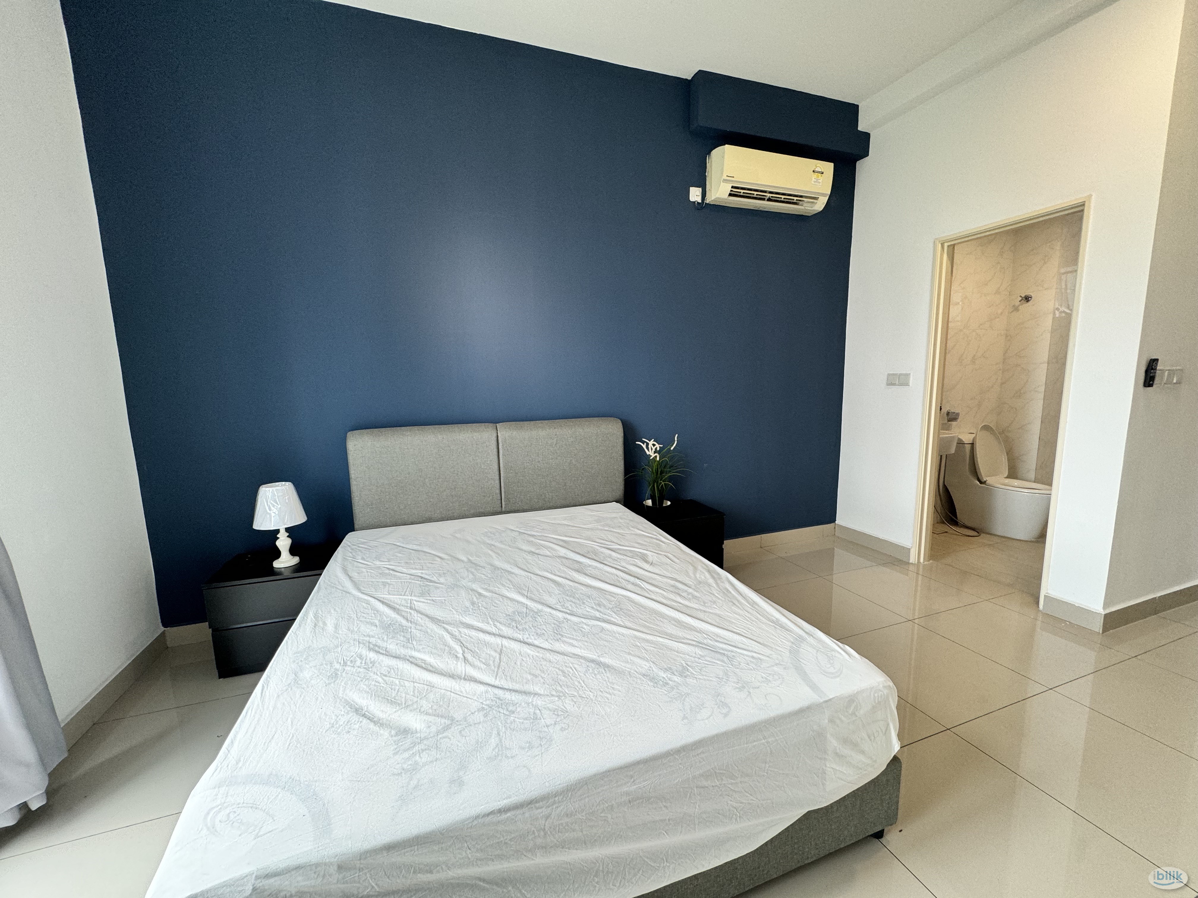 JB Twin Galaxy Master Bedroom With Private Bathroom For Rent - Image 1
