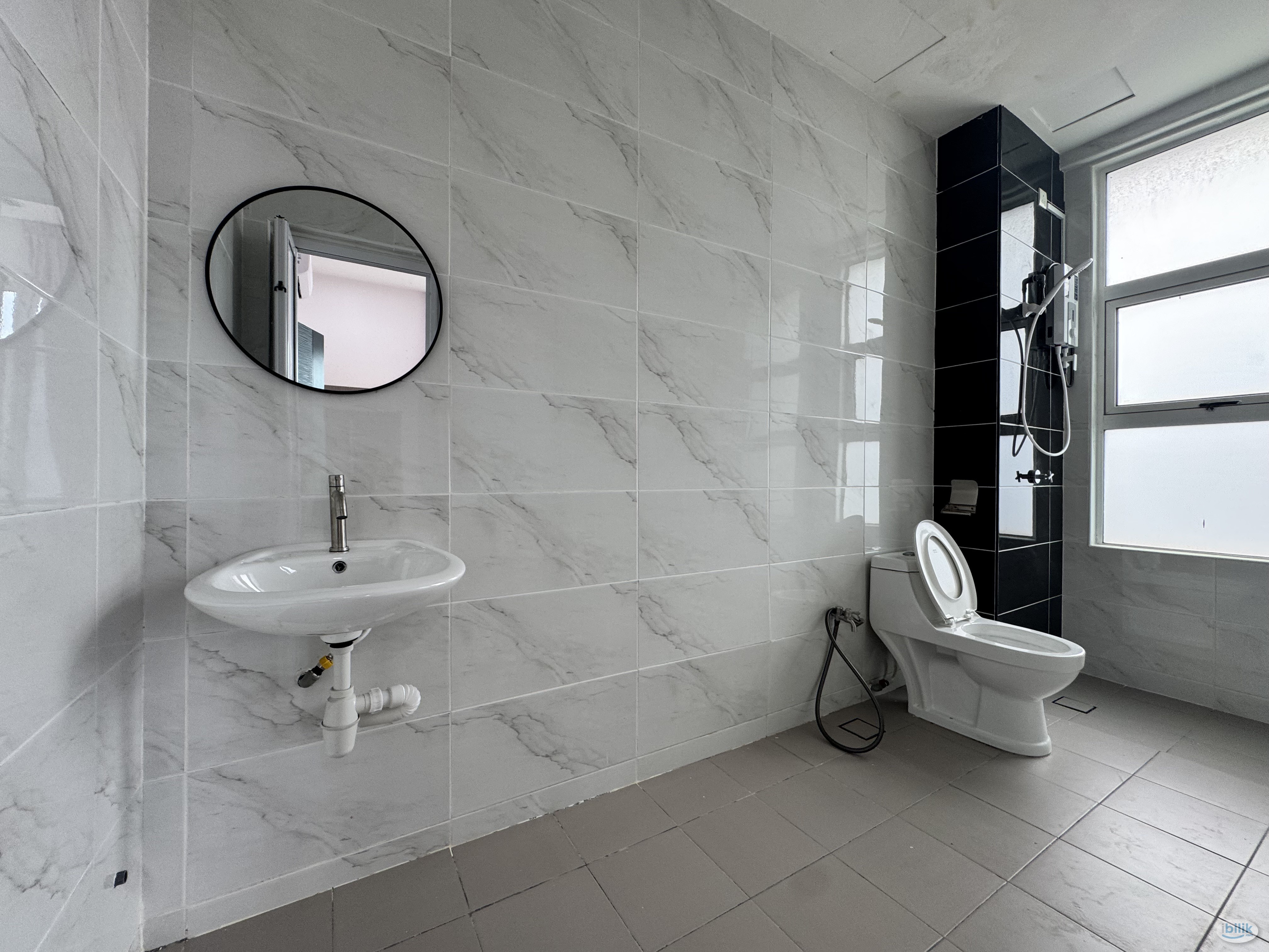 JB D'carlton Seaview @ Masai Master Bedroom With Private Bathroom - Image 2