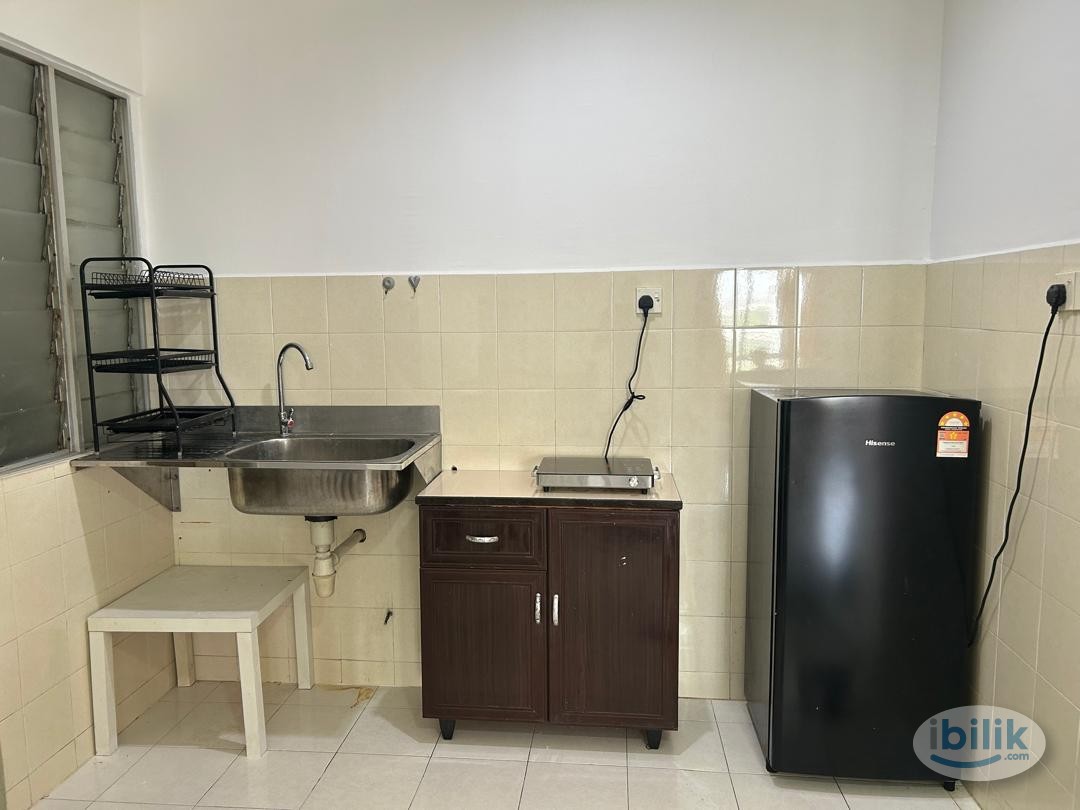 Middle Room at Park View Tower, Butterworth - Image 4