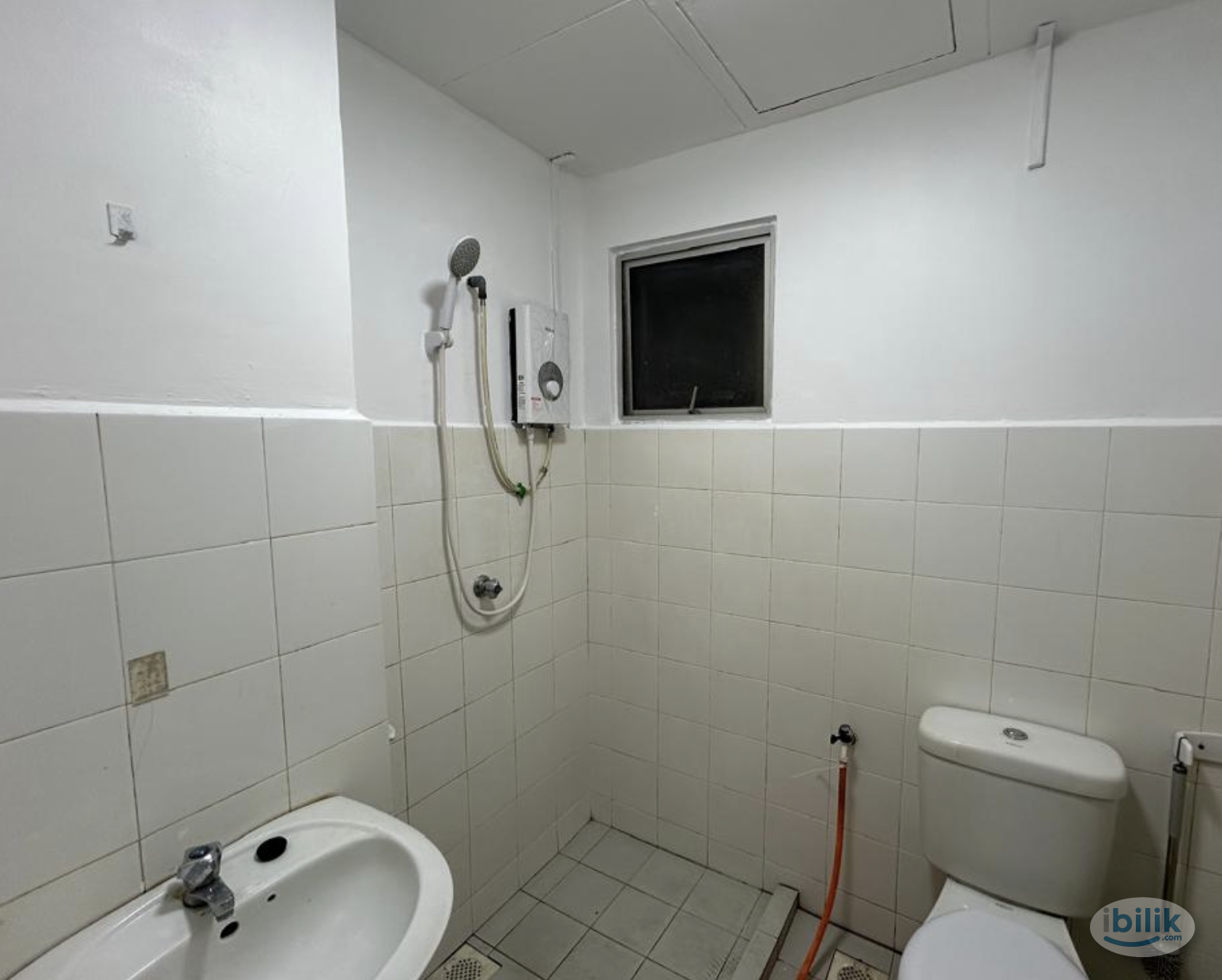 Middle Room at Park View Tower, Butterworth - Image 5
