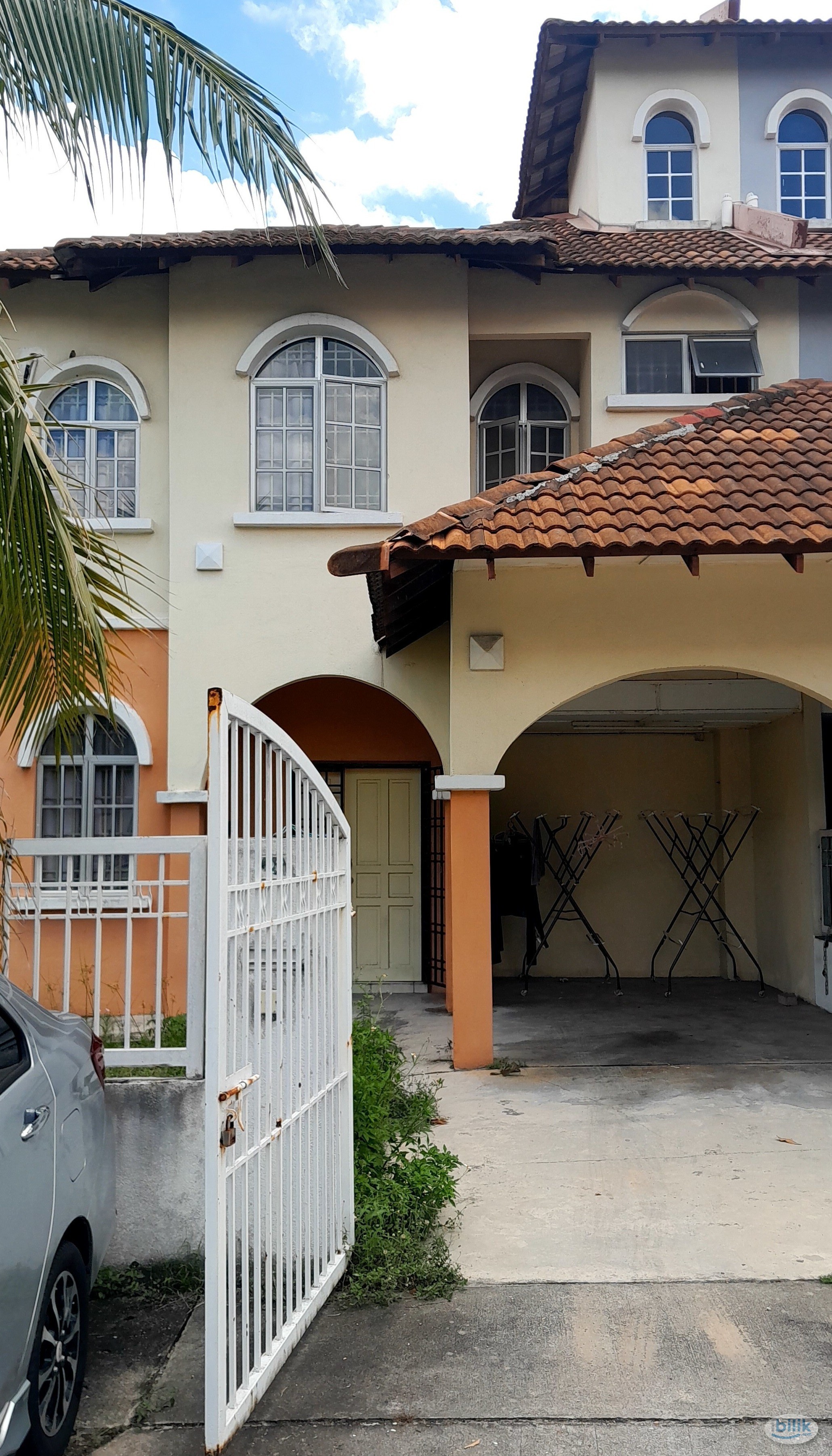 A private middle bed room with 2 windows🌲@Kemuing Green Hills, Bukit Rimau. - Image 5