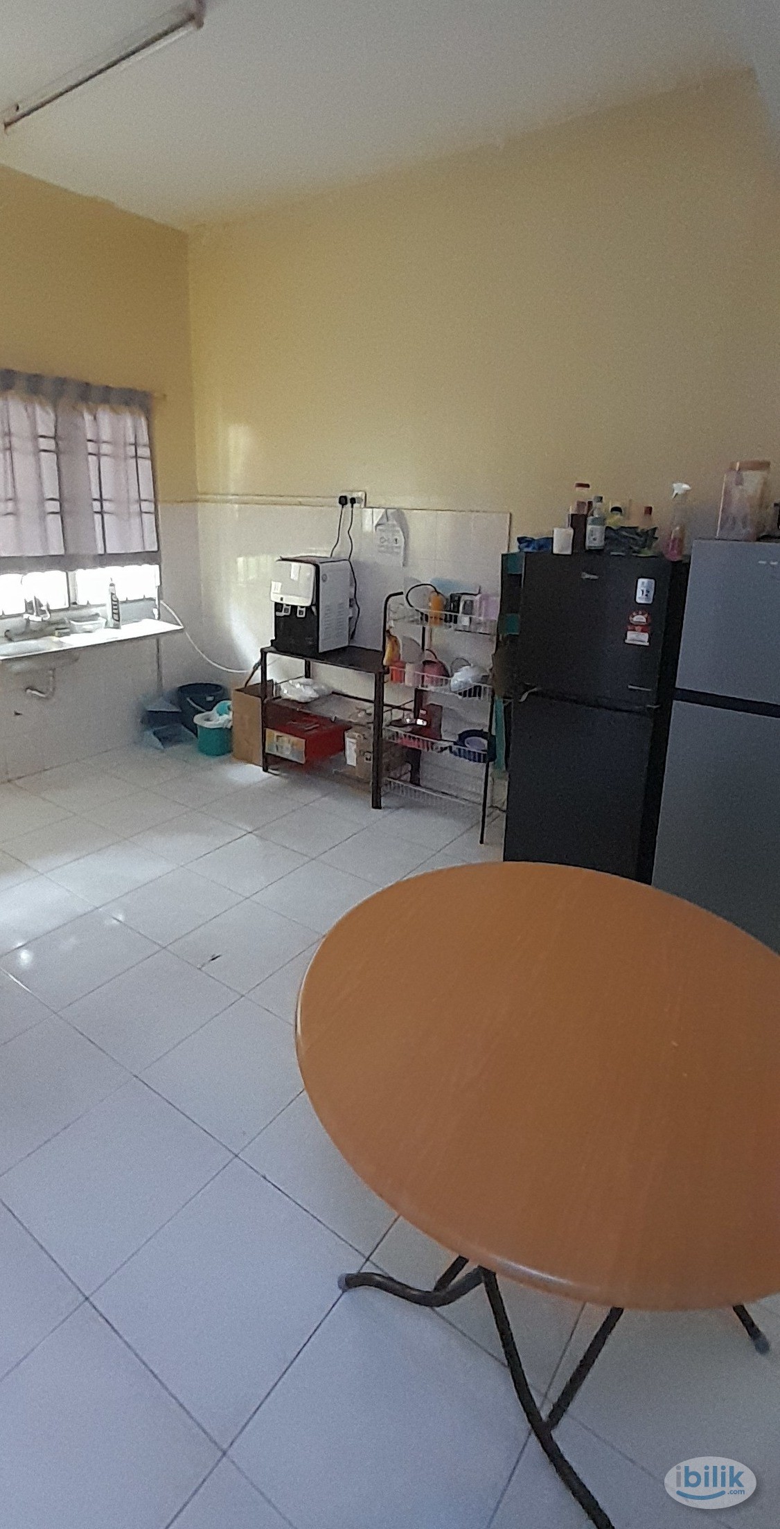 A private middle bed room with 2 windows🌲@Kemuing Green Hills, Bukit Rimau. - Image 4