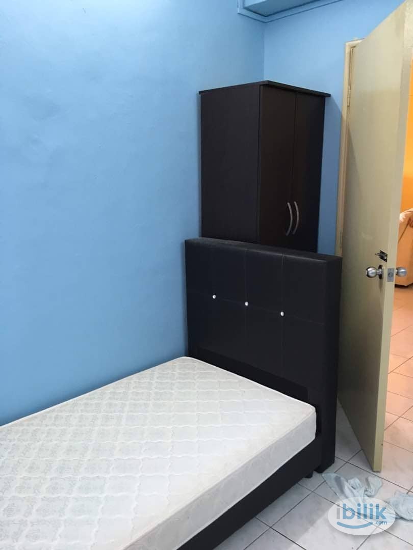 Middle Room at Green Acre Park, Bandar Sungai Long - Image 1