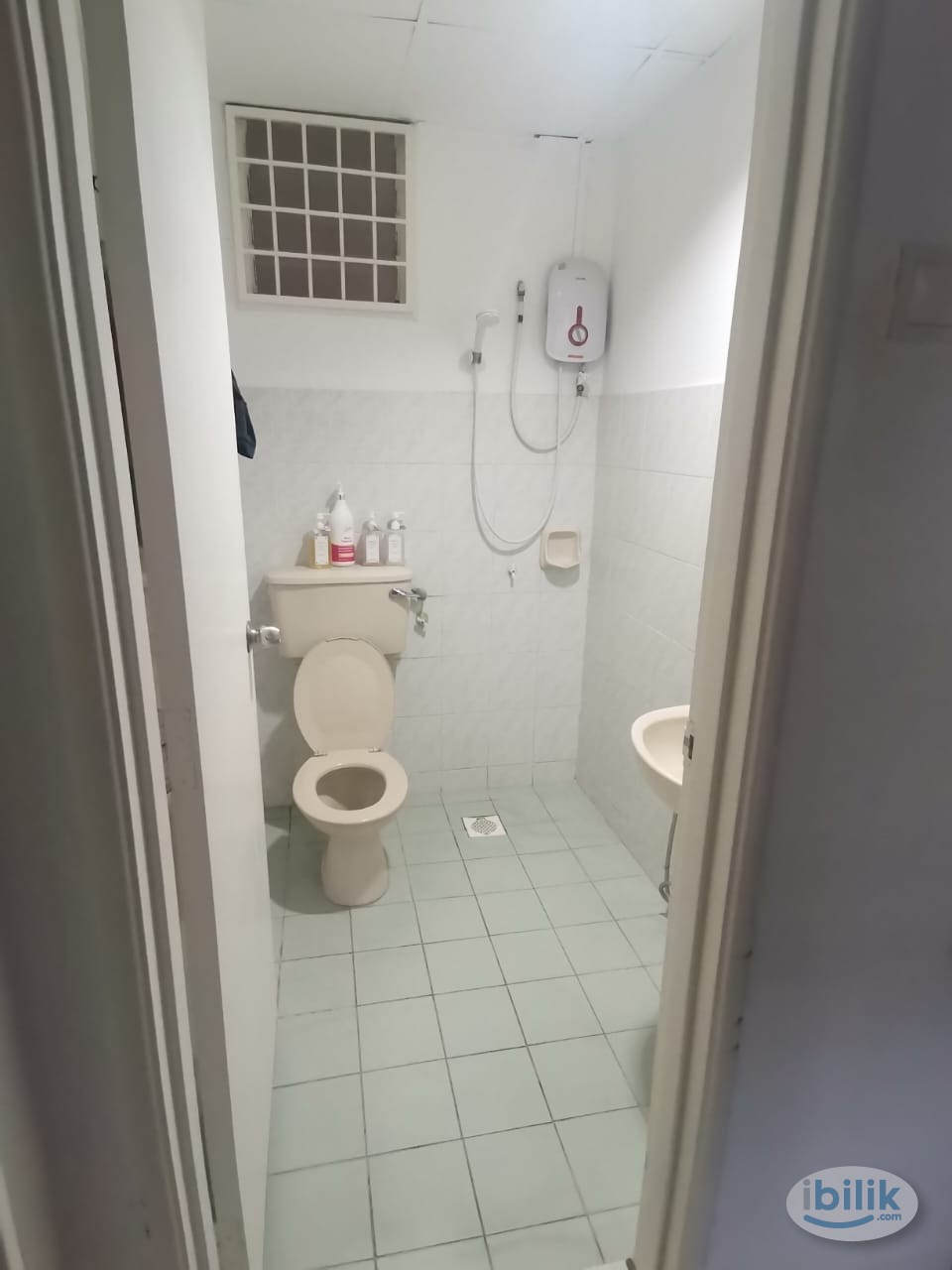 Middle Room at Green Acre Park, Bandar Sungai Long - Image 5