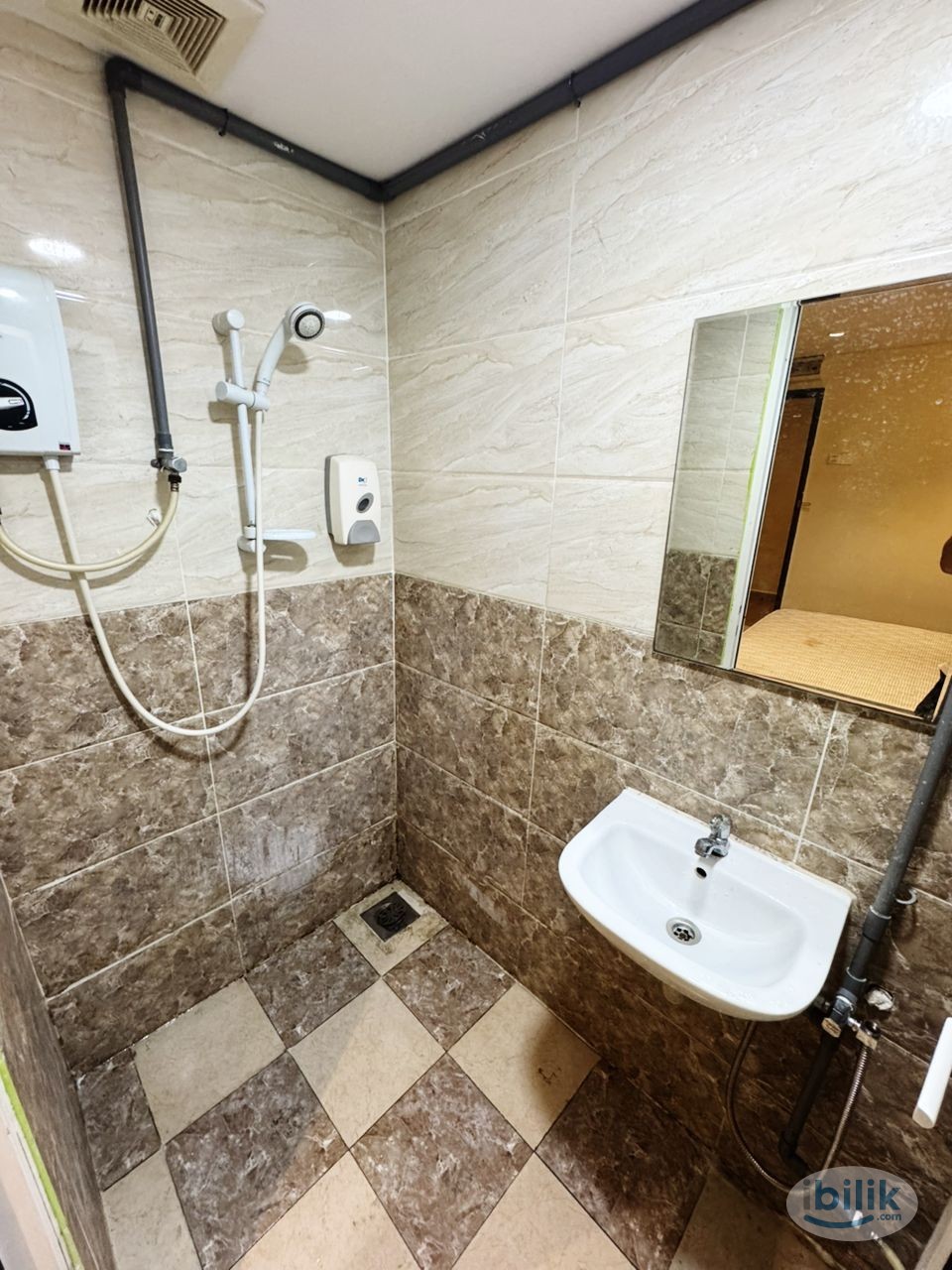 😍 Spacious Co-Living Room  ( NEW CONCEPT STYLE✨ ) HOTEL ROOM FOR LONG STAY @ BANDAR SUNWAY😍 - Image 4