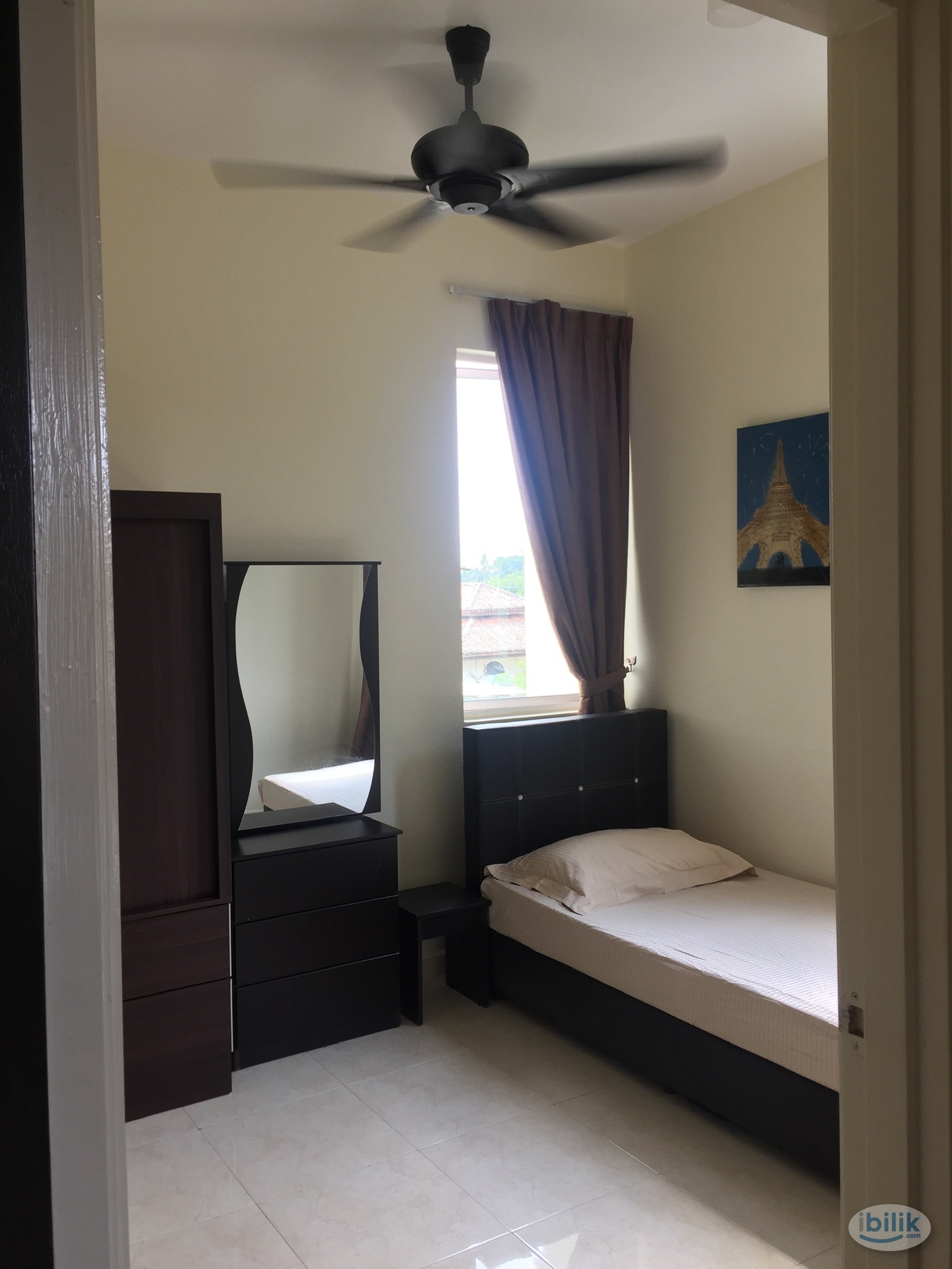Cozy Middle Room for Rent — Ideal for a Single Lady (Melaka, near town centre & beach) - Image 1