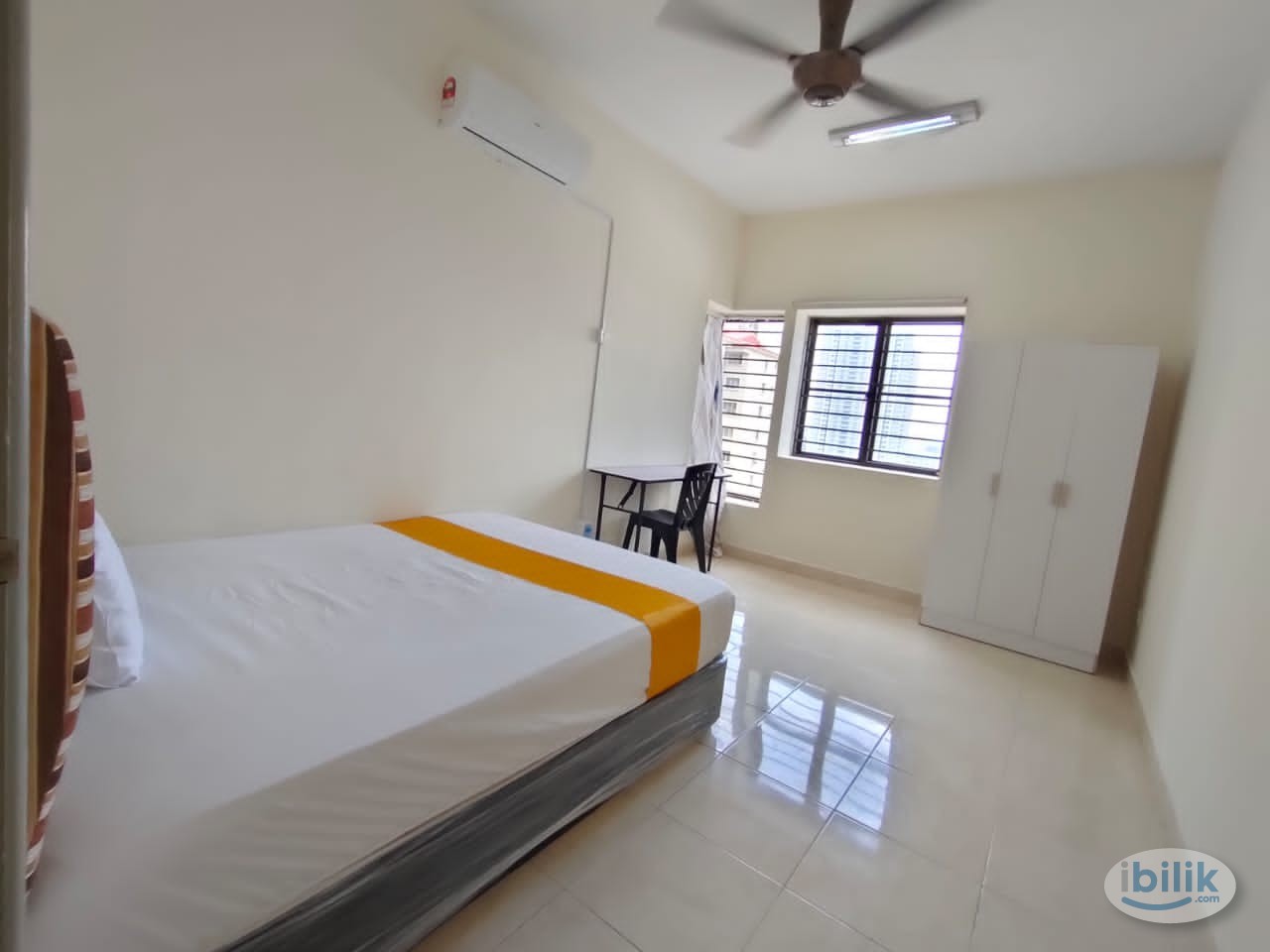 Male/female middle room at pelangi utama Condominium - Image 2