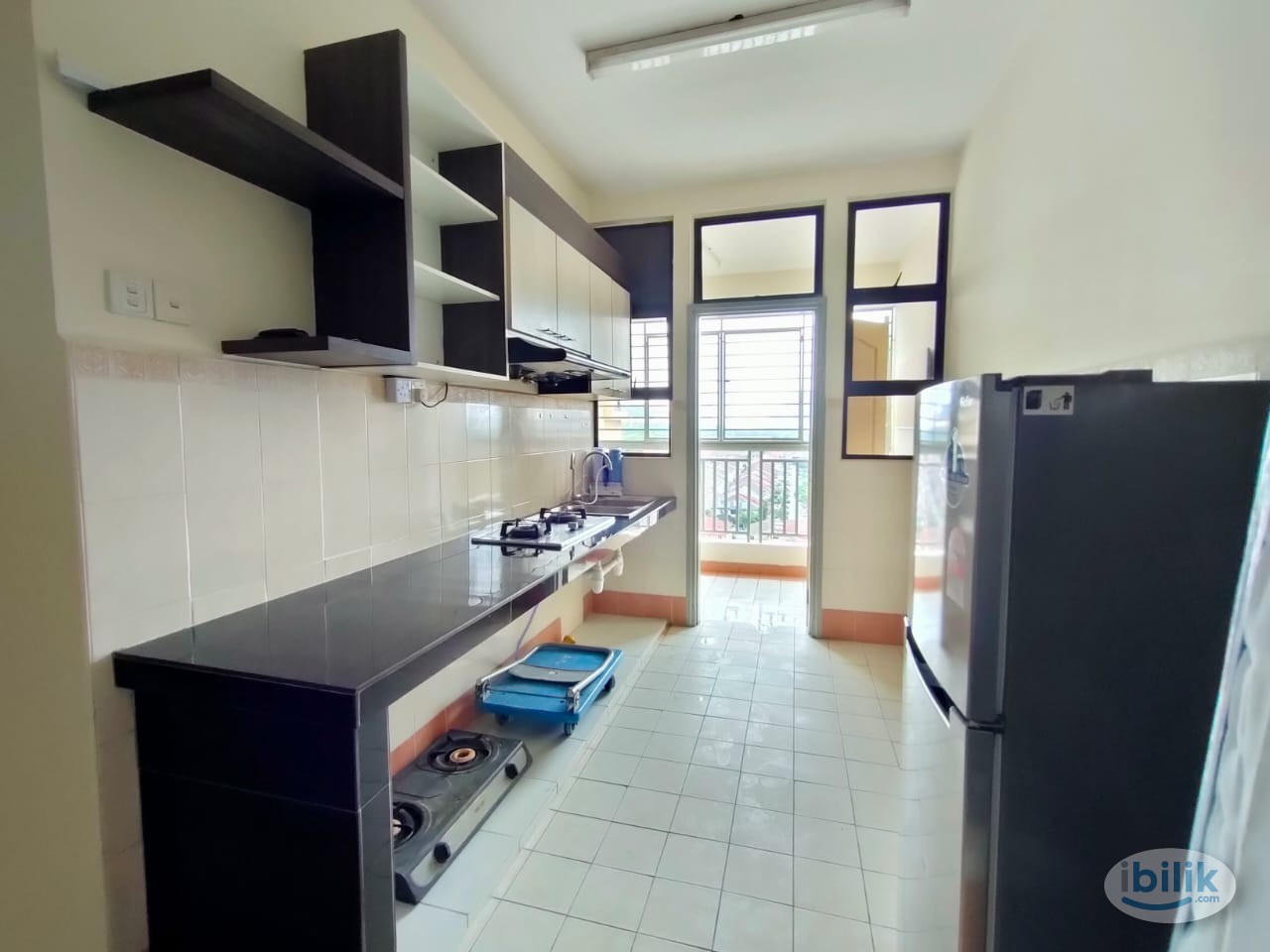 Male/female middle room at pelangi utama Condominium - Image 3