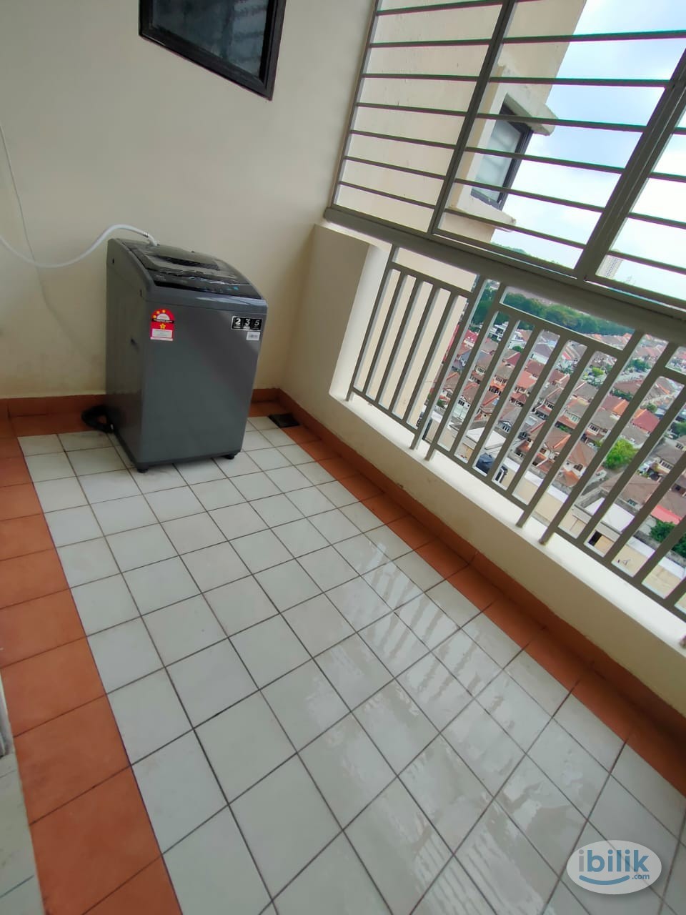 Male/female middle room at pelangi utama Condominium - Image 5