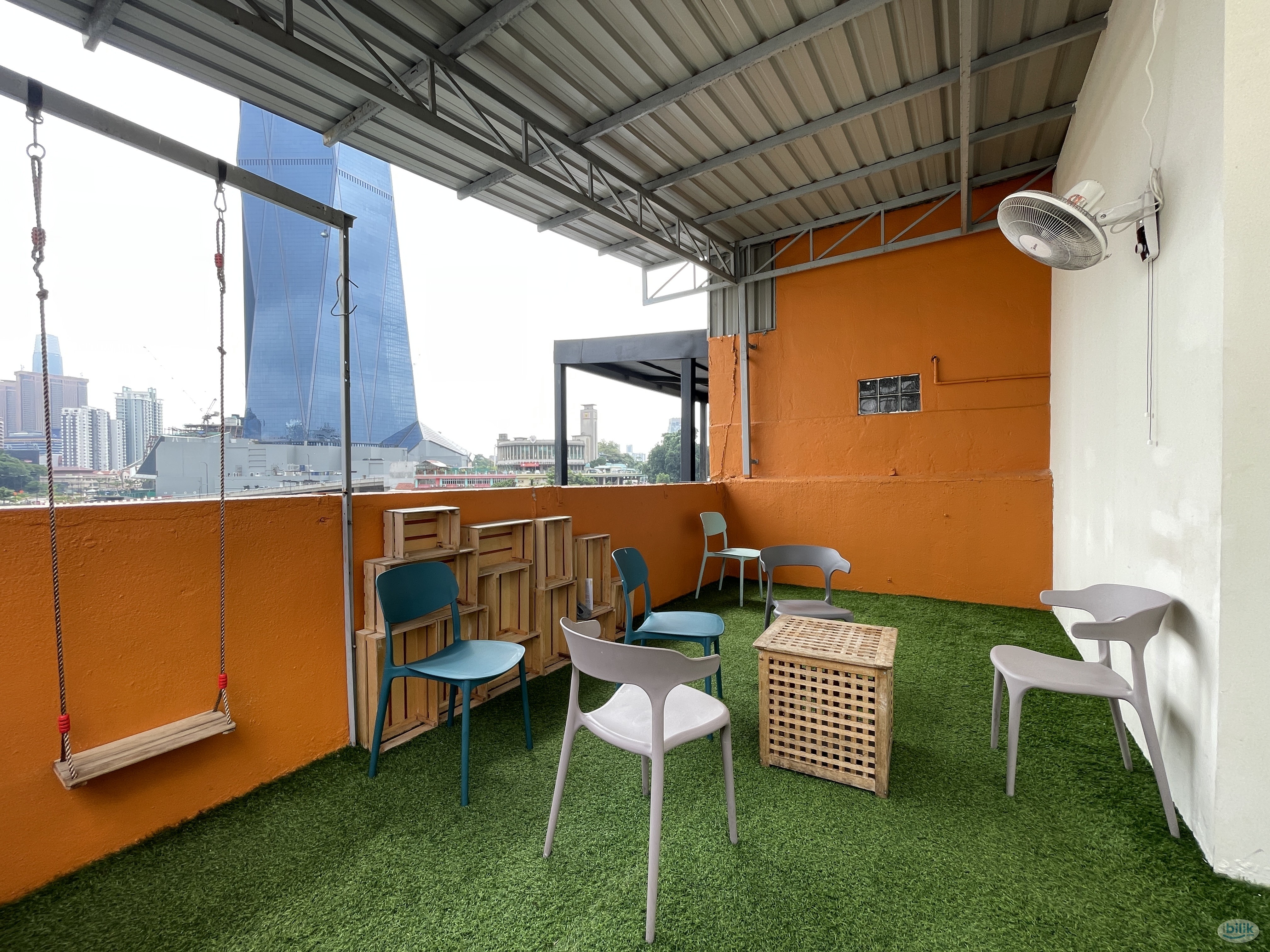 Just walk 🚶 LRT Pasar Seni 🚇 No Deposit Room at Petaling Street - Image 1