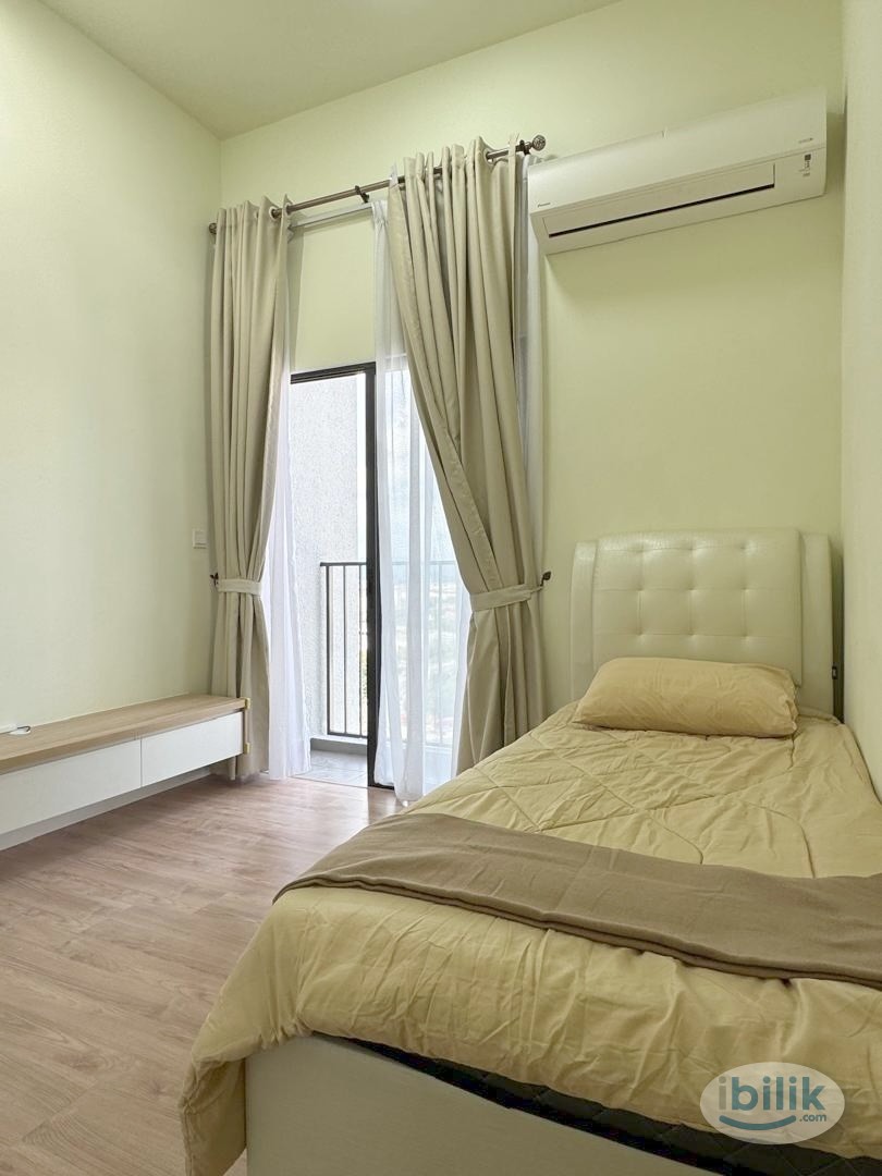 ‼️Premium ⭐️ Double Single Room with Balcony Fully Furnished @ NEW Aircond Wardrobe Table Chair Mattress, Seksyen 13 Nea - Image 4