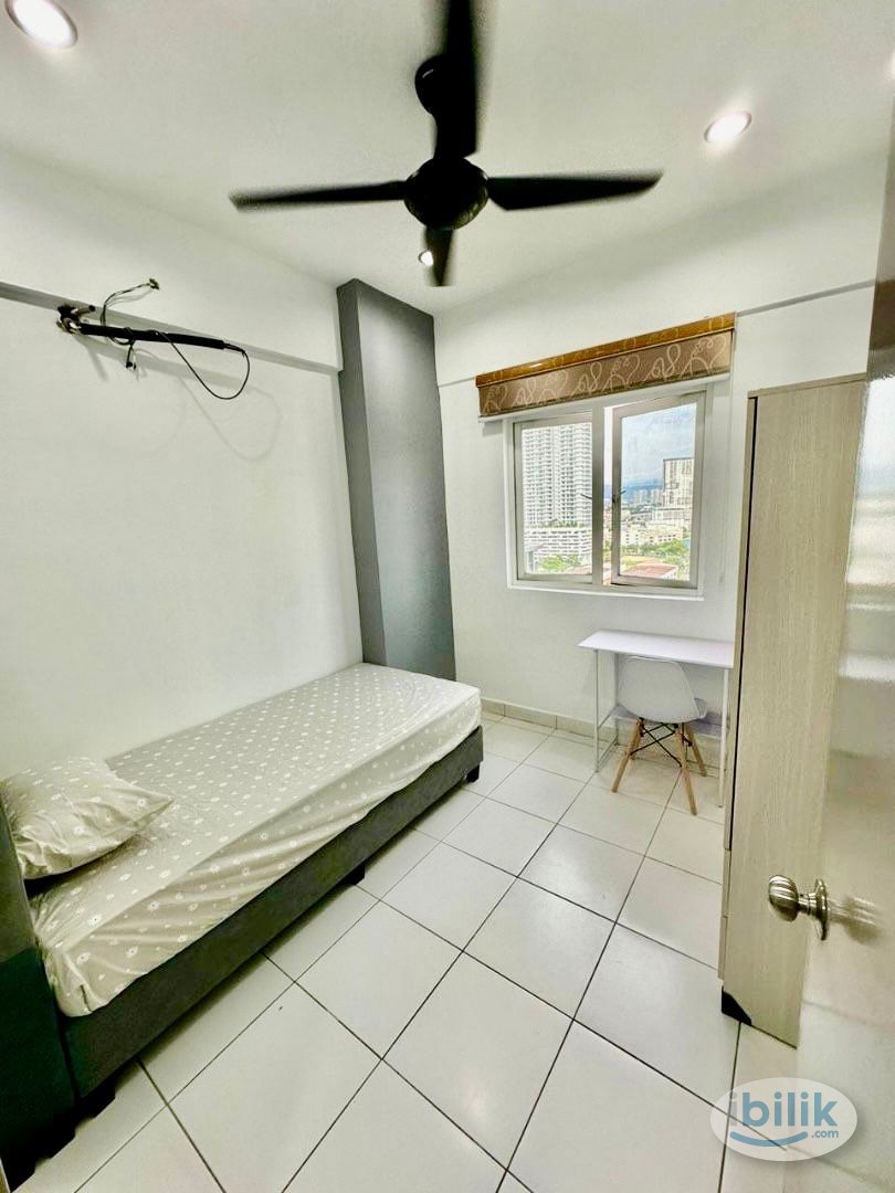 {City View, walking distance to MRT}  Middle Room at First Residence, Kepong - Image 1