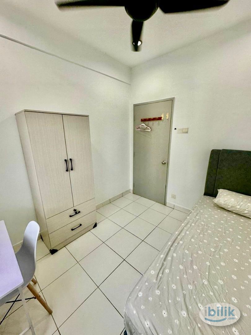 {City View, walking distance to MRT}  Middle Room at First Residence, Kepong - Image 2
