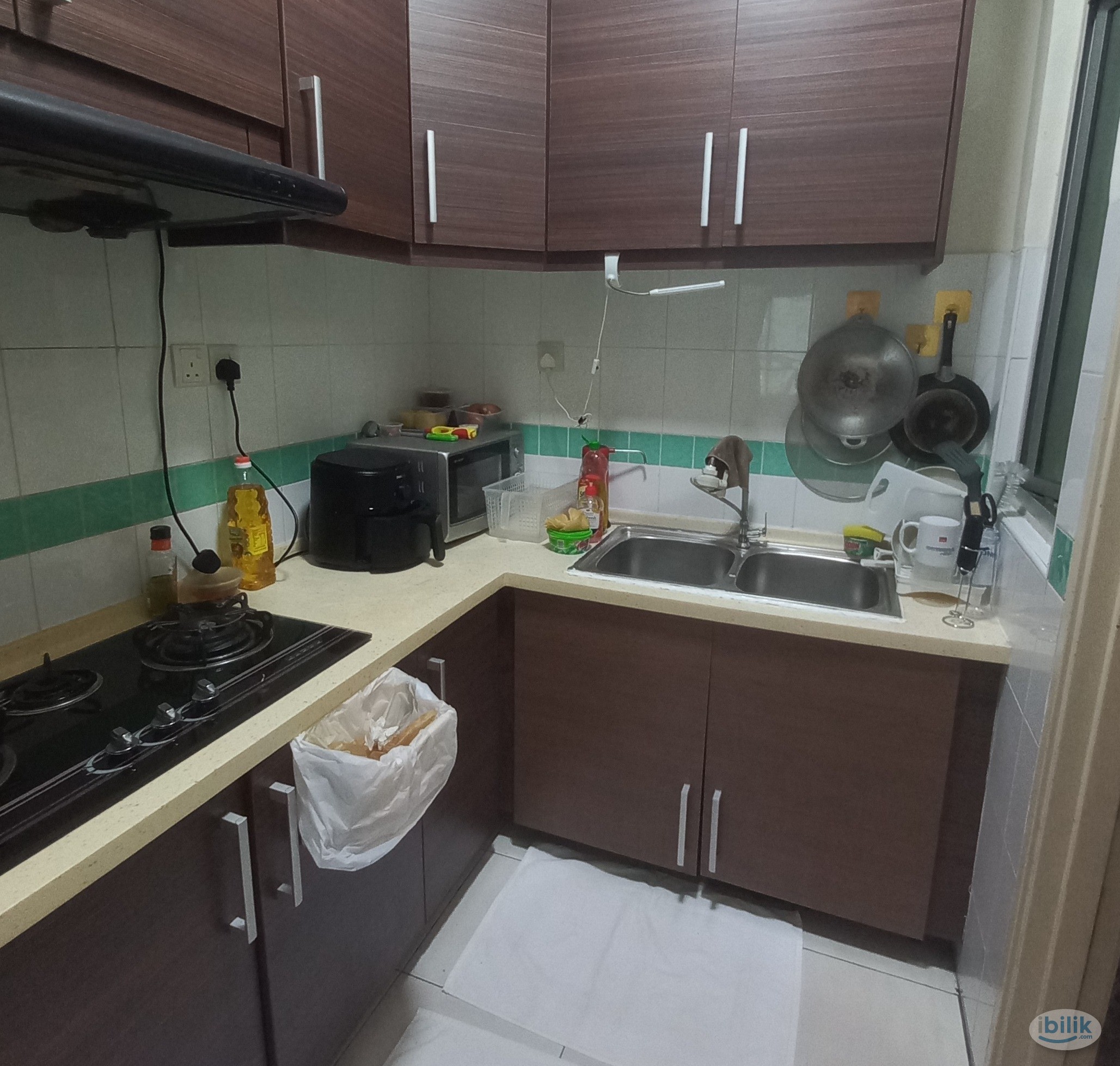 *NO PARTITION* ALL FEMALE Middle Room at Metropolitan Square, Damansara Perdana - Image 1
