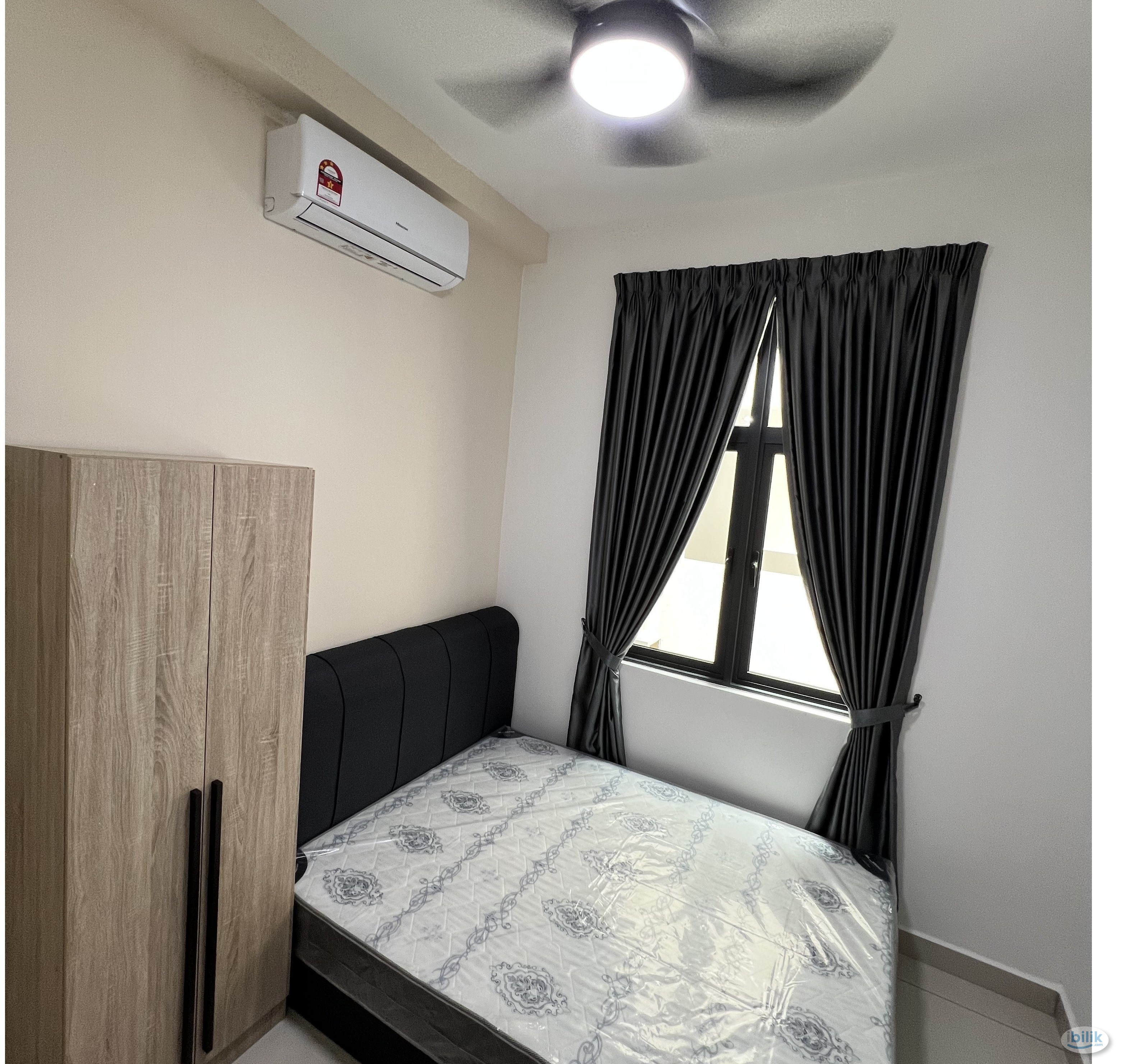 Cozy Middle Room For Rent in Verando Residence - Image 1