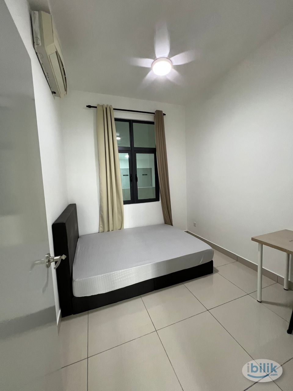 Cozy Middle Room For Rent in Verando Residence - Image 1