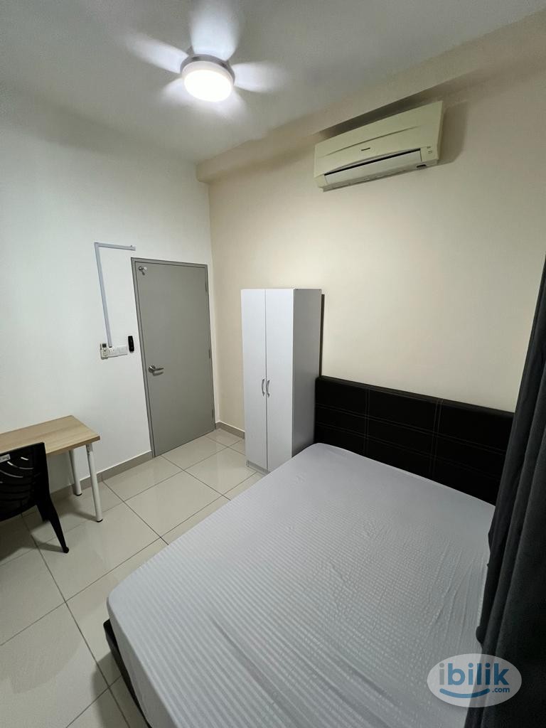 Cozy Middle Room For Rent in Verando Residence - Image 2