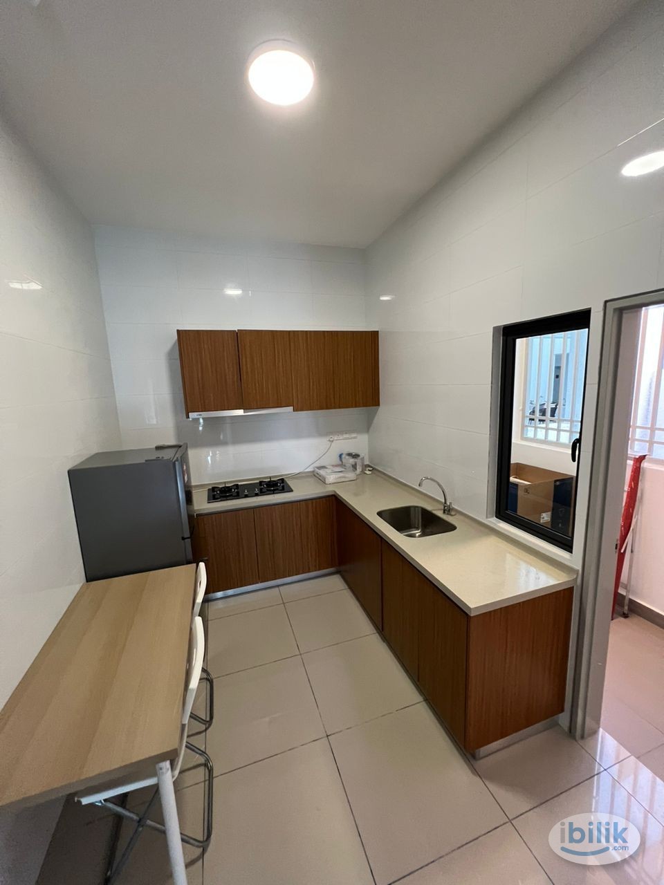 Cozy Middle Room For Rent in Verando Residence - Image 4