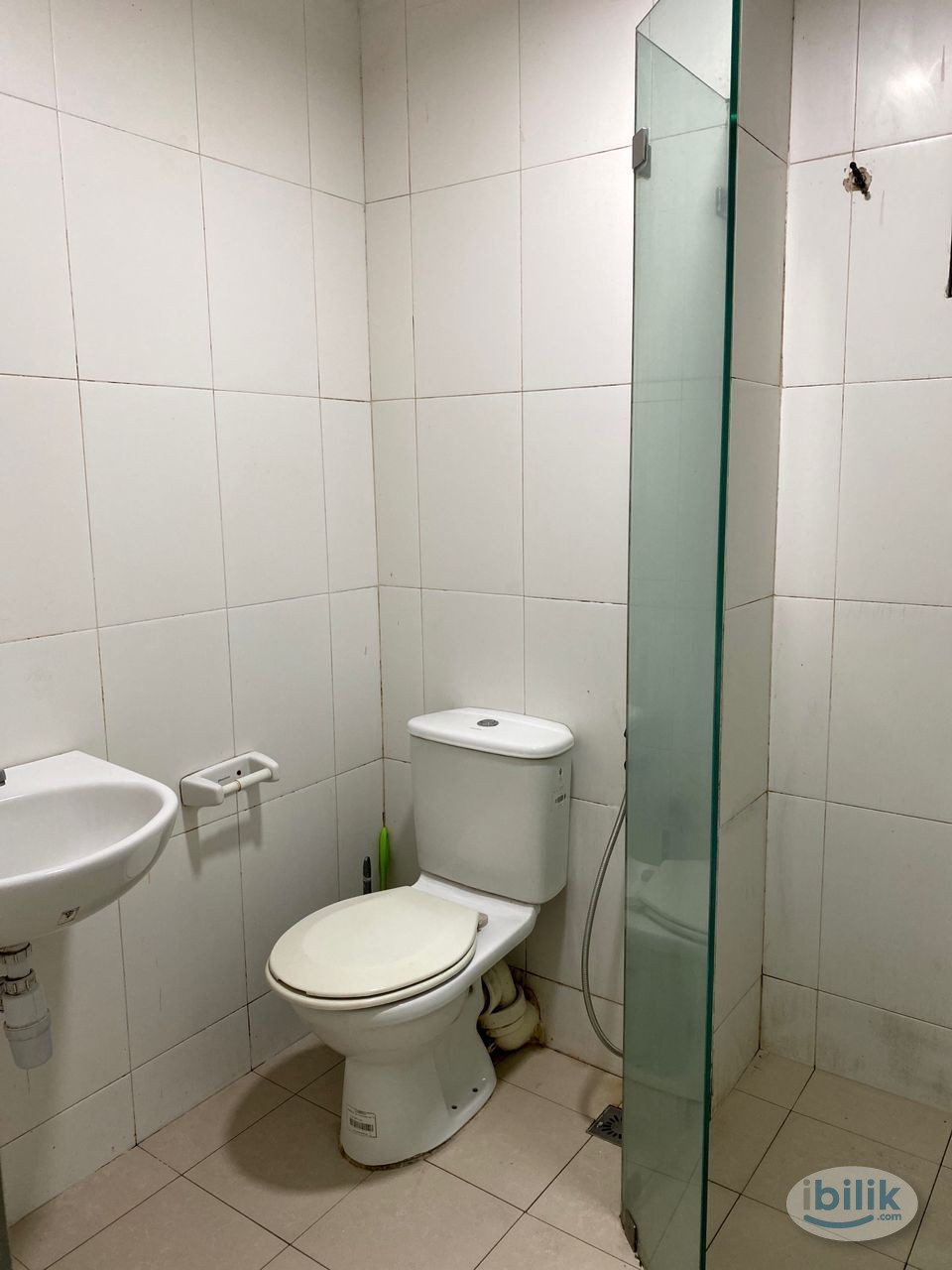 Middle Room at Zenith Residences, Kelana Jaya - Image 5