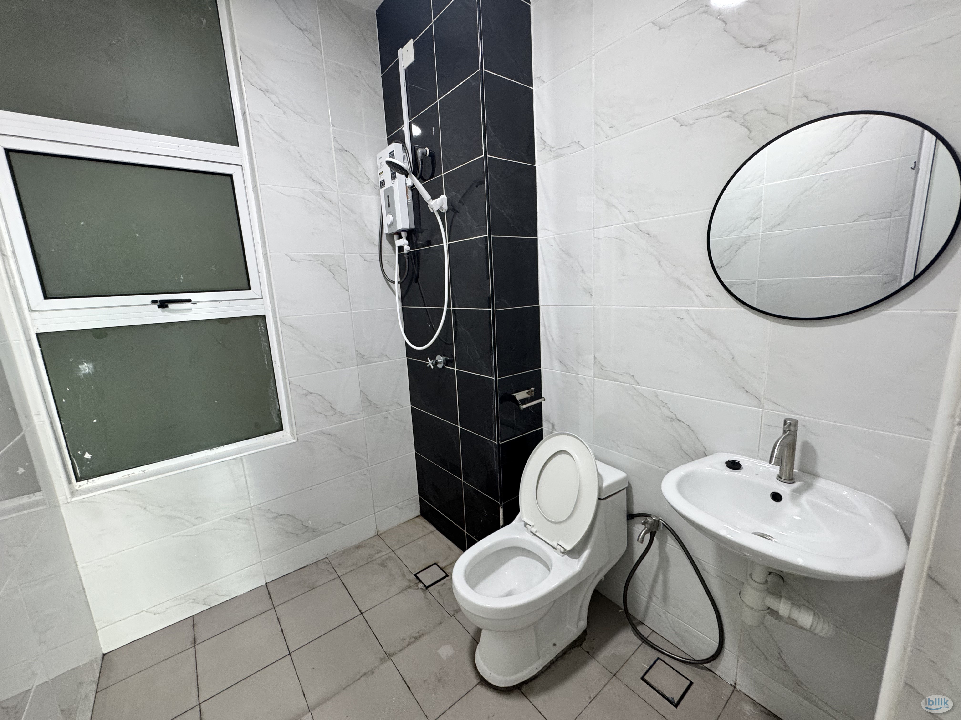 JB D'carlton Seaview @ Masai Master Bedroom With Private Bathroom - Image 3