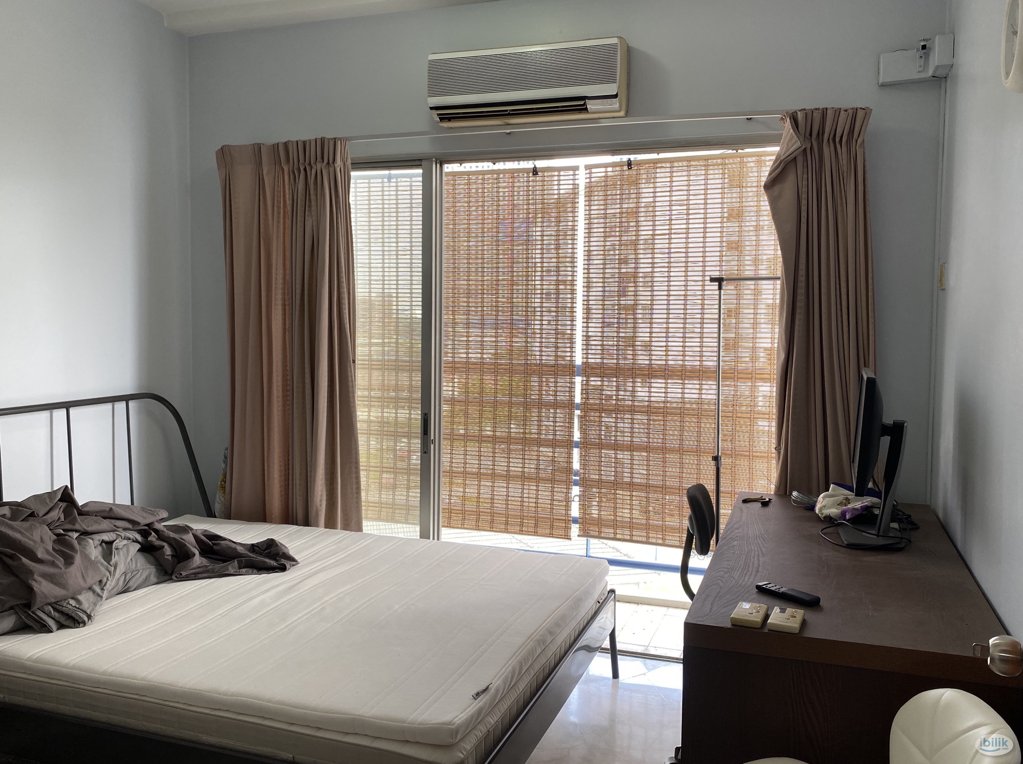 Middle Room at Akasia Apartment, Pusat Bandar Puchong - Image 1