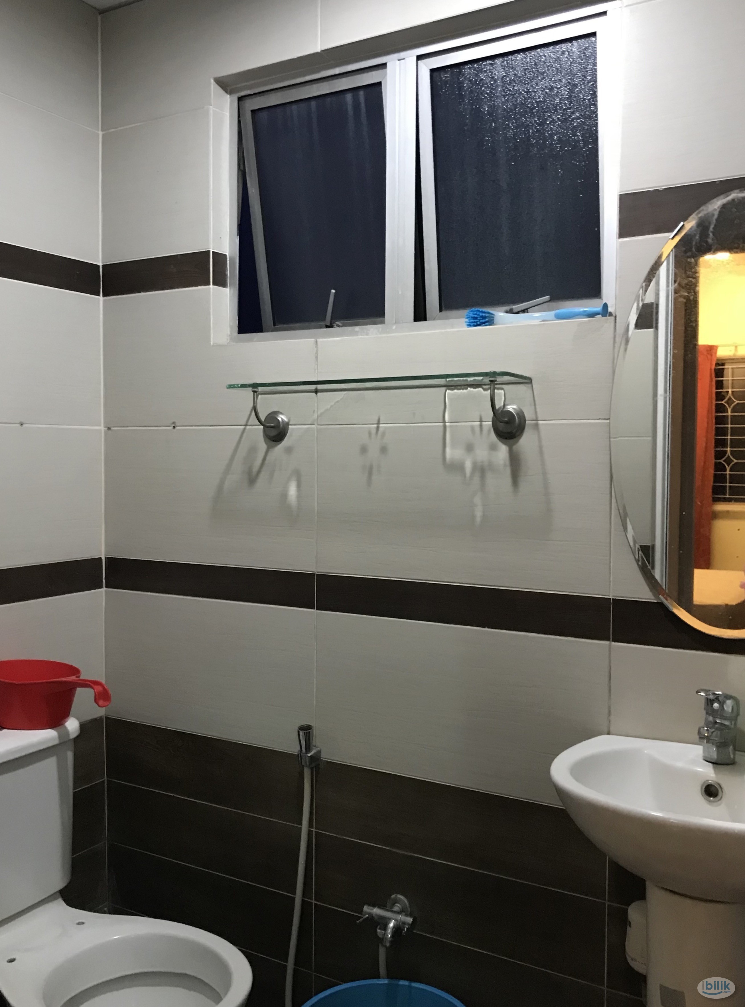 Middle Room at Akasia Apartment, Pusat Bandar Puchong - Image 3