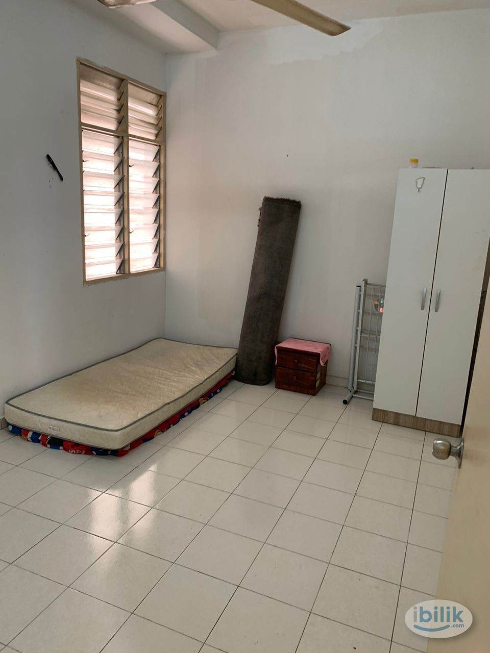 Middle Room at Lagoon Perdana, Bandar Sunway - Image 1