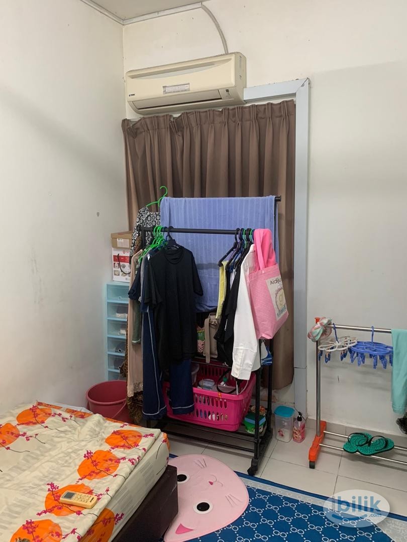 Air cond Middle Room at South City Plaza, Seri Kembangan,Free shuttle bus to UPM &APU, Walking distance to MRT serdang - Image 1