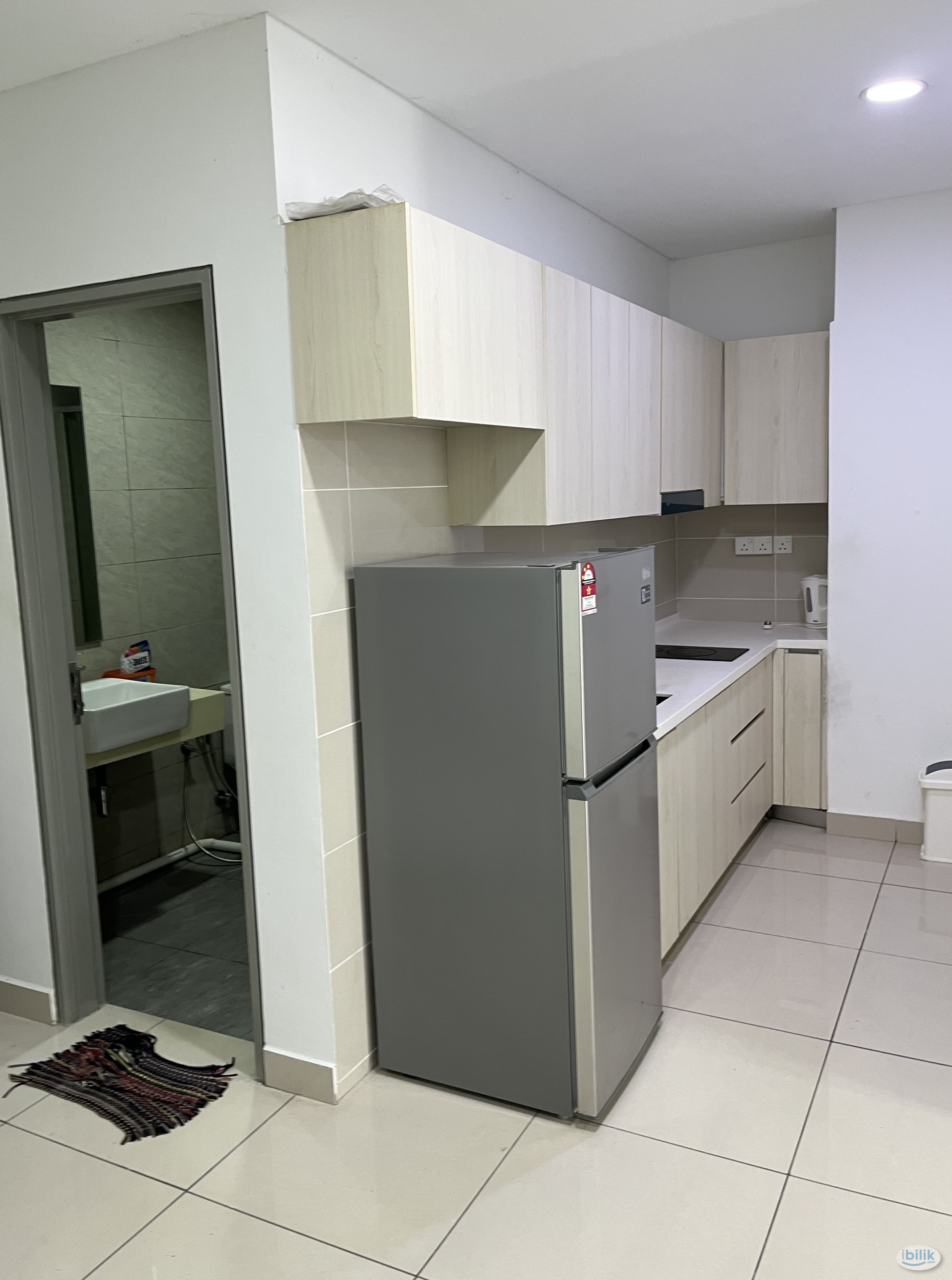 Air Cond Middle Room at Vivo Residential Suites @ 9 Seputeh Condominium, Old Klang Road - Image 2