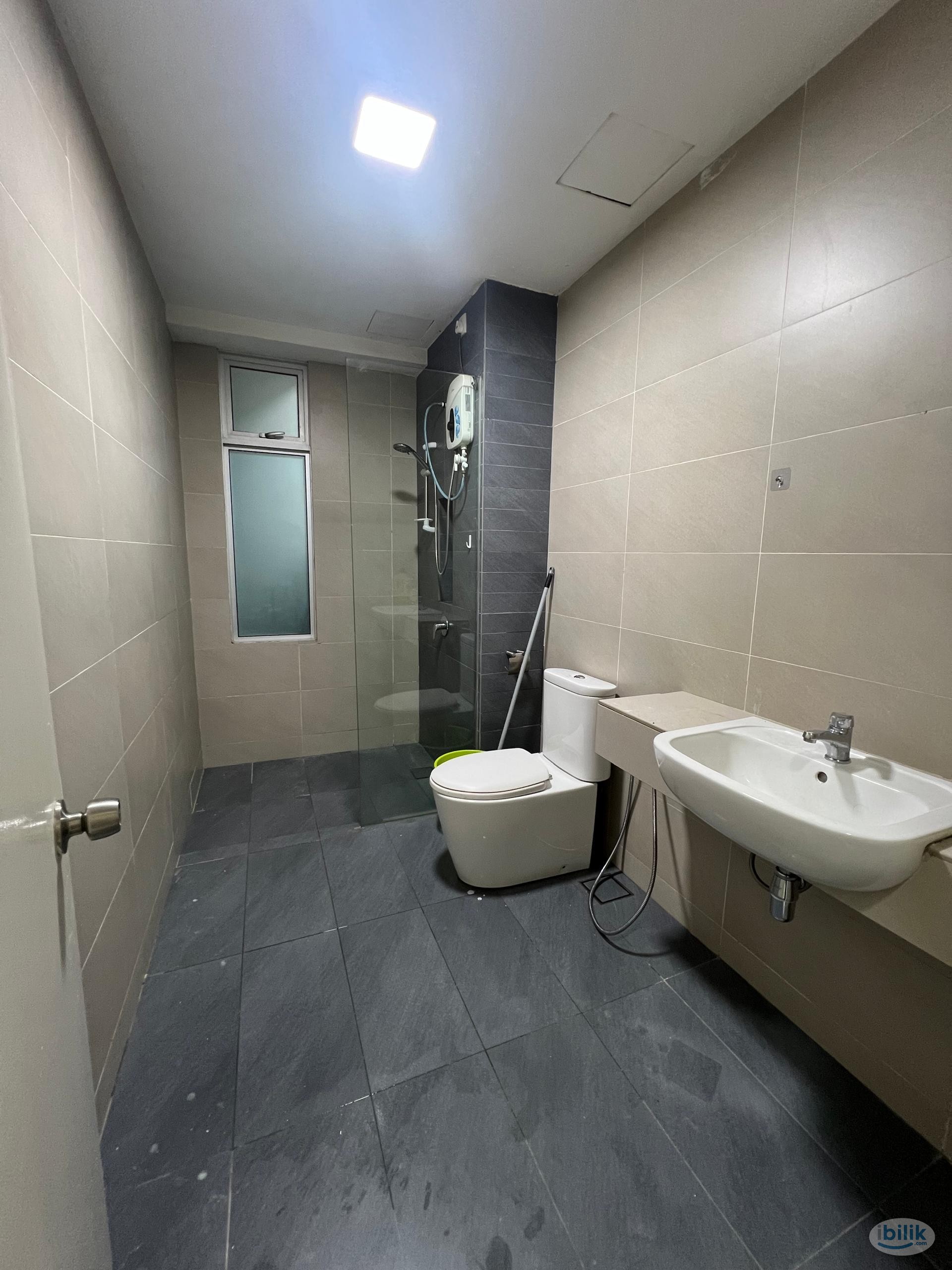 Balcony Room | Direct Owner | Perempuan | CIQ | JB Town | Larkin | BBU | Medini - Image 4