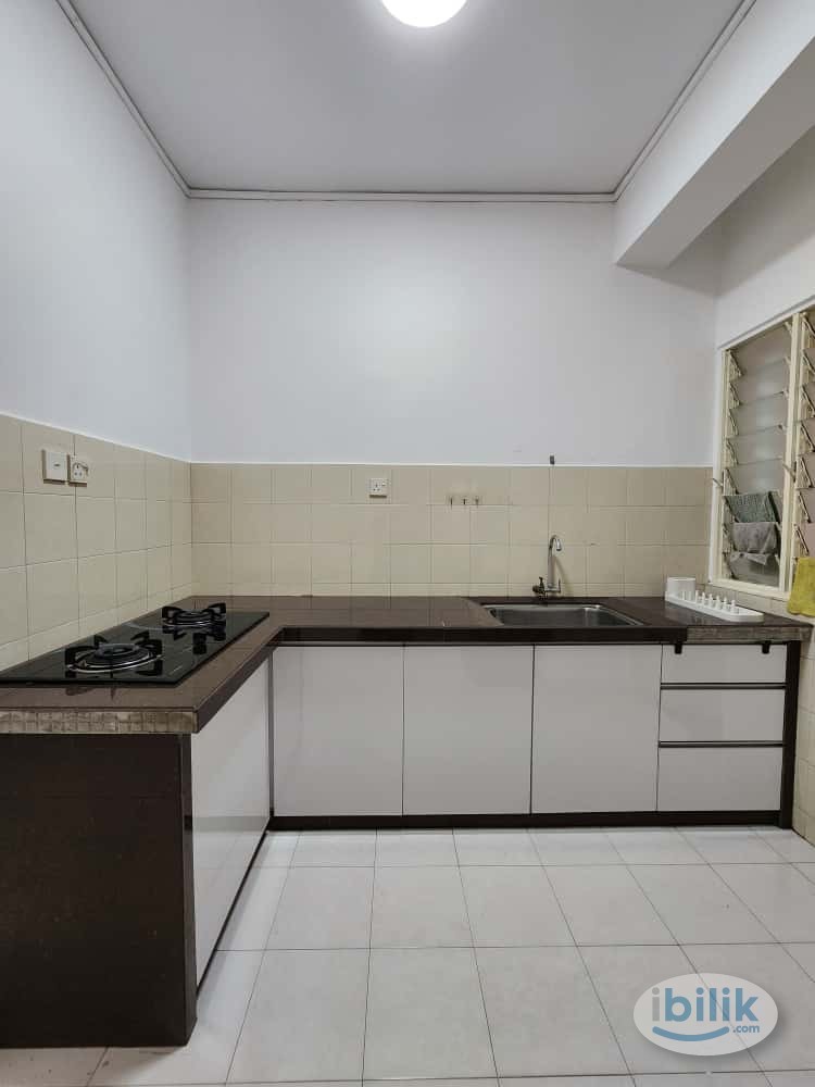 Middle Room at Park View Tower, Butterworth - Image 2