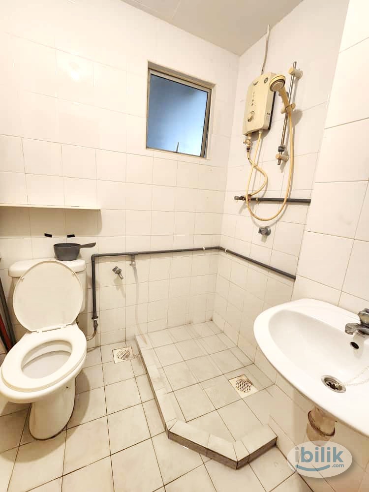 Middle Room at Park View Tower, Butterworth - Image 3