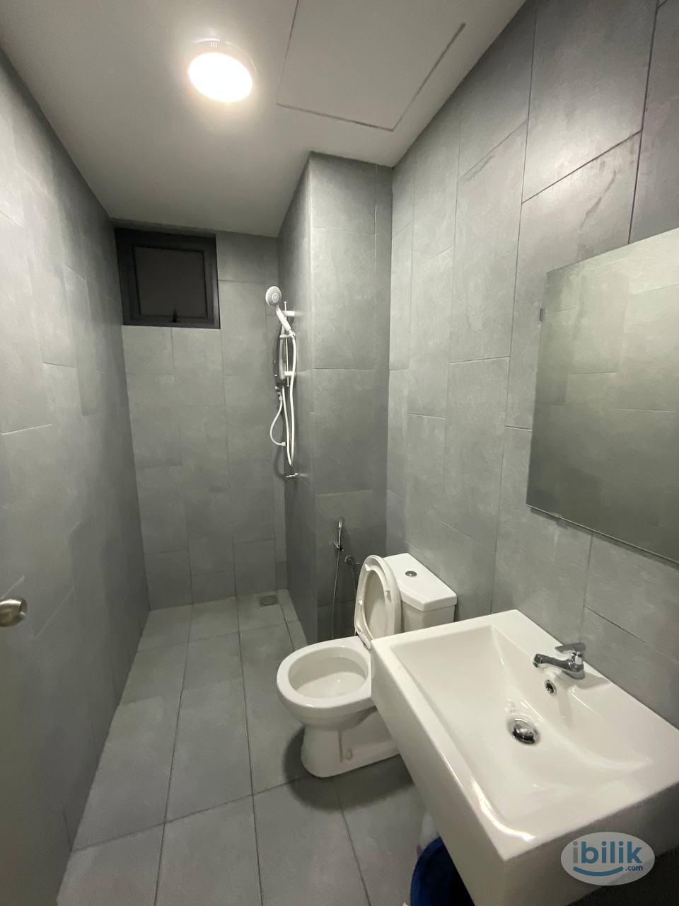 Middle Room at M Vertica KL City Residences, Cheras - Image 4