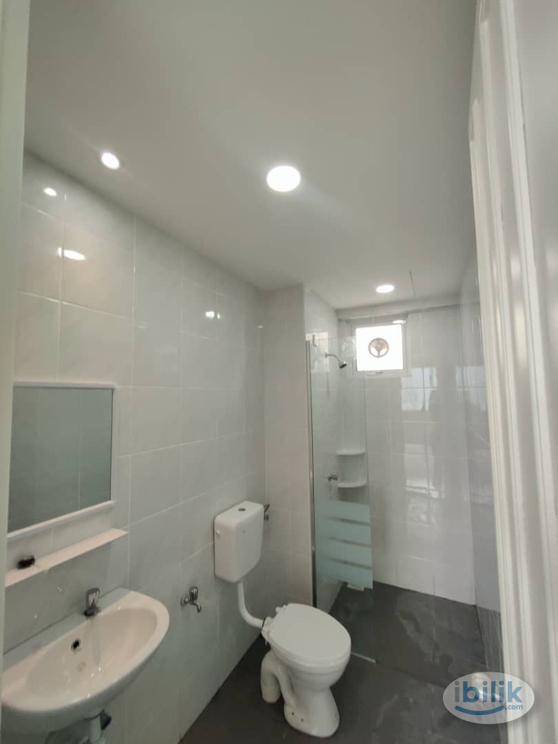 The H2O Master Bedroom - Image 3