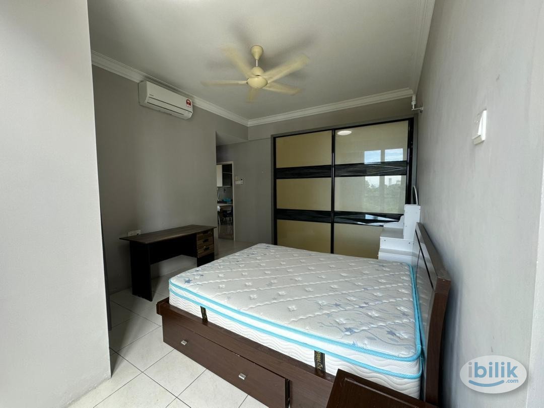 The H2O Master Bedroom - Image 5