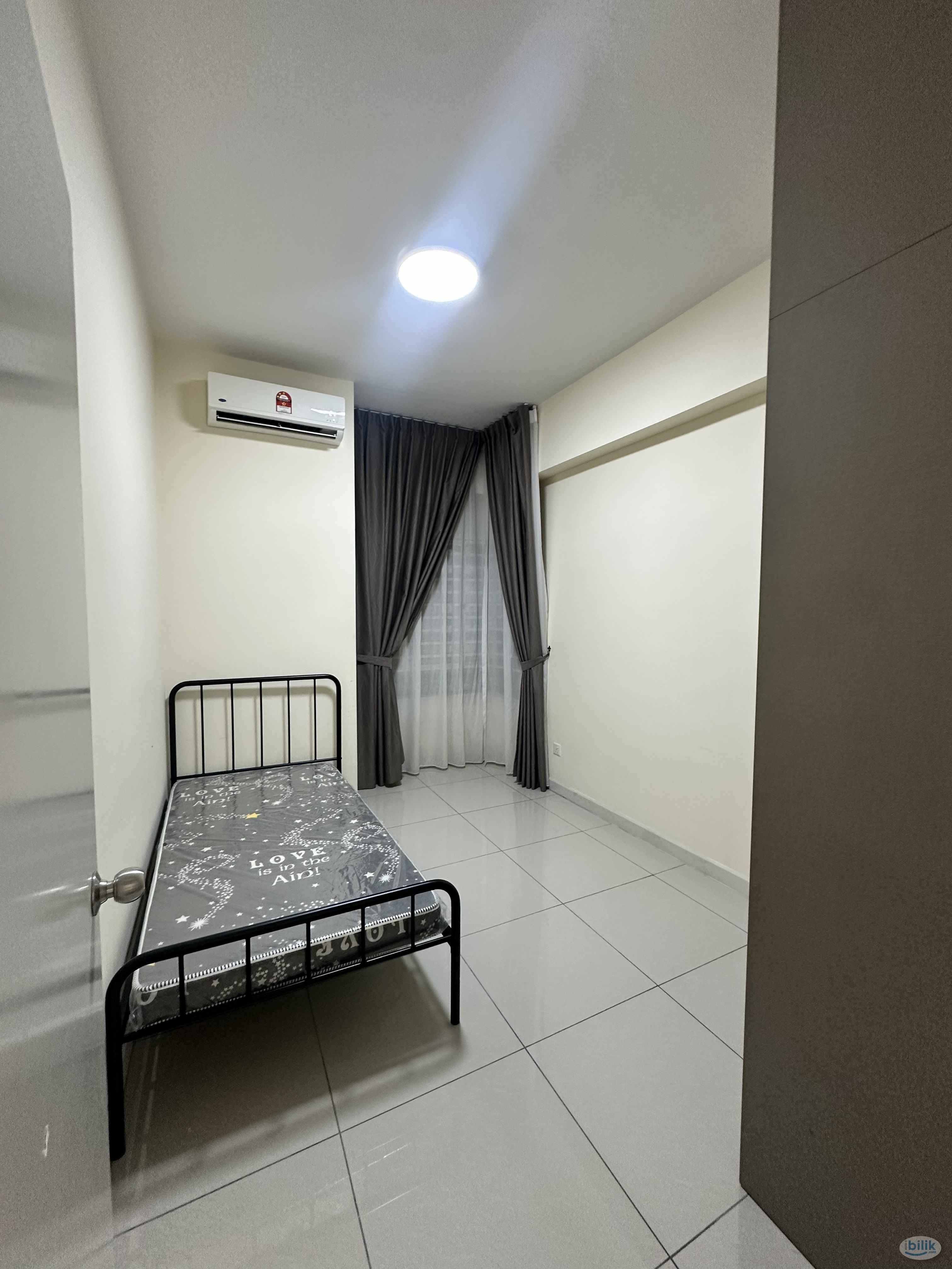 [Female Non-Sharing]  Middle Room at Savanna Executive Suites @ Southville City, Bangi - Image 1