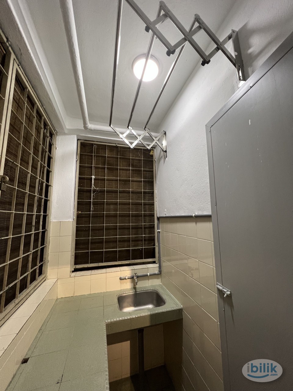 ,Master Room Female Unit - Good Year Court 1 - Right infront LRT/ BRT USJ 7 - Image 5