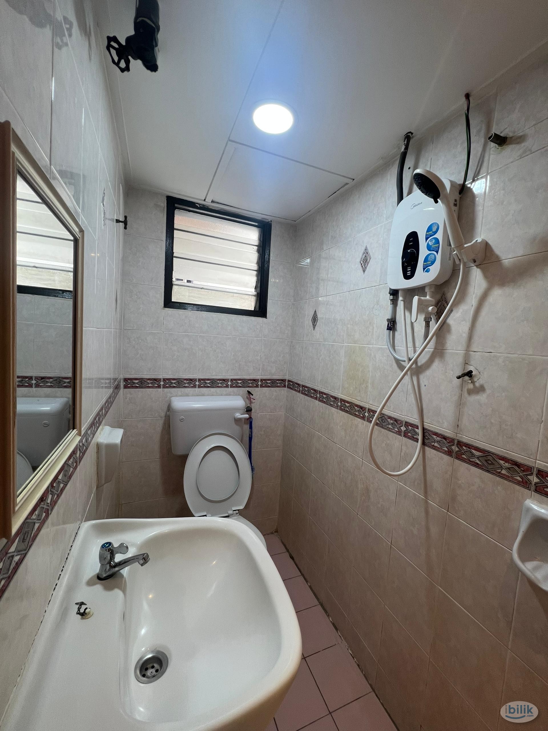 Female Unit Middle Room - Good Year Court 10 - walking distance to LRT WAWASAN - Image 5