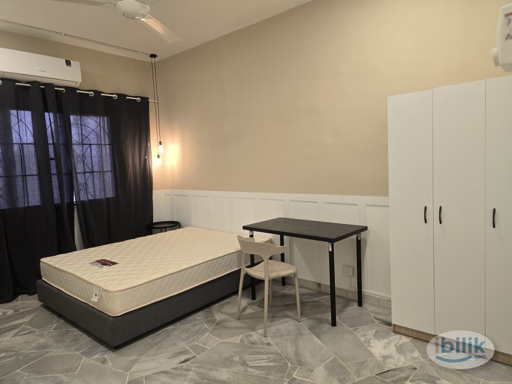 Master Room Female Unit Good Year Court 10 - Walking distance to LRT WAWASAN - Image 1