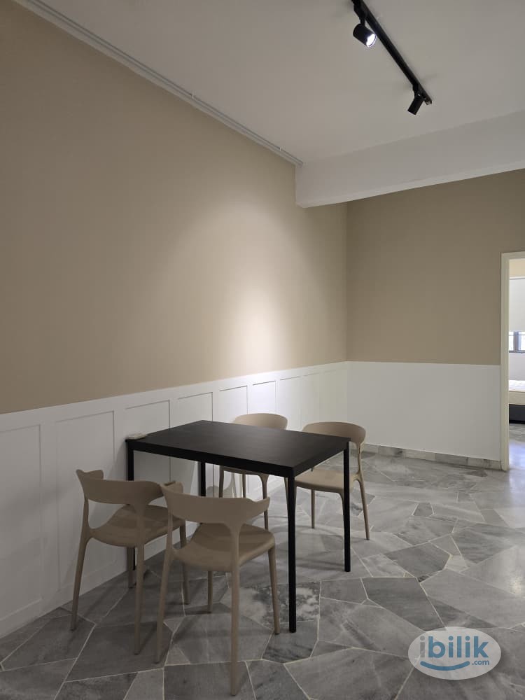 Master Room Female Unit Good Year Court 10 - Walking distance to LRT WAWASAN - Image 3
