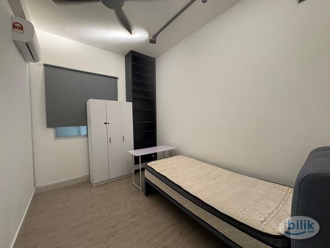 Middle Room at BSP 21, Bandar Saujana Putra - Image 2