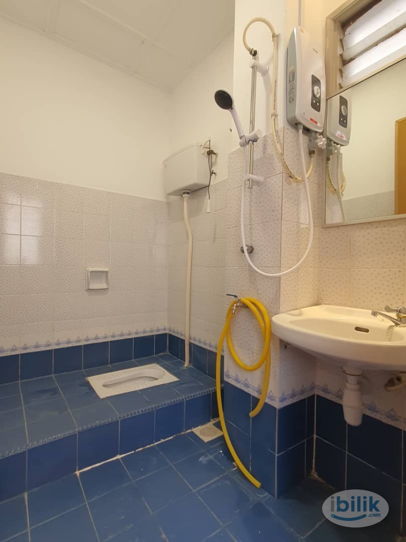 Single Room Female Unit Landed USJ 18 - walking distance to LRT WAWASAN - Image 3