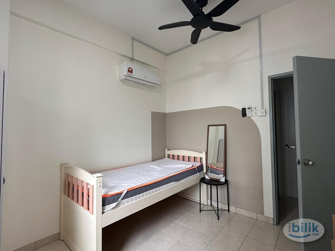 Middle Room at Kelana Mahkota, Kelana Jaya - Image 1