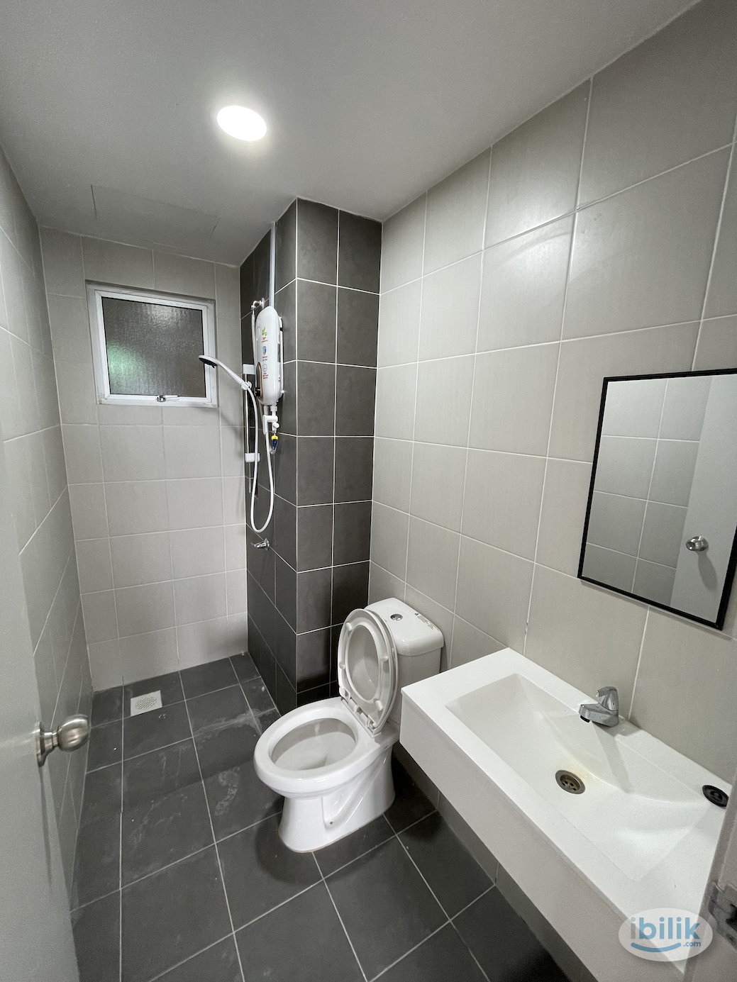 Female Single Room (Walk to LRT Station) Rent include utilities  - Image 5