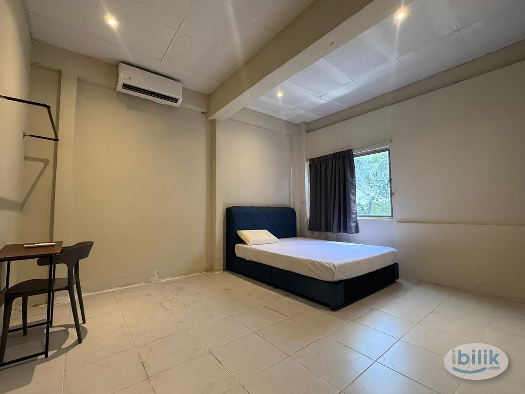 ‼️ 8 mins to LRT ‼️ 🏙️ Window View 🏙️ 🏡 Master Room @ SS3 🏡 - Image 1