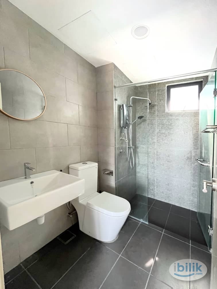 Master Room at Meta Residences Putra Permai, Seri Kembangan - Image 1